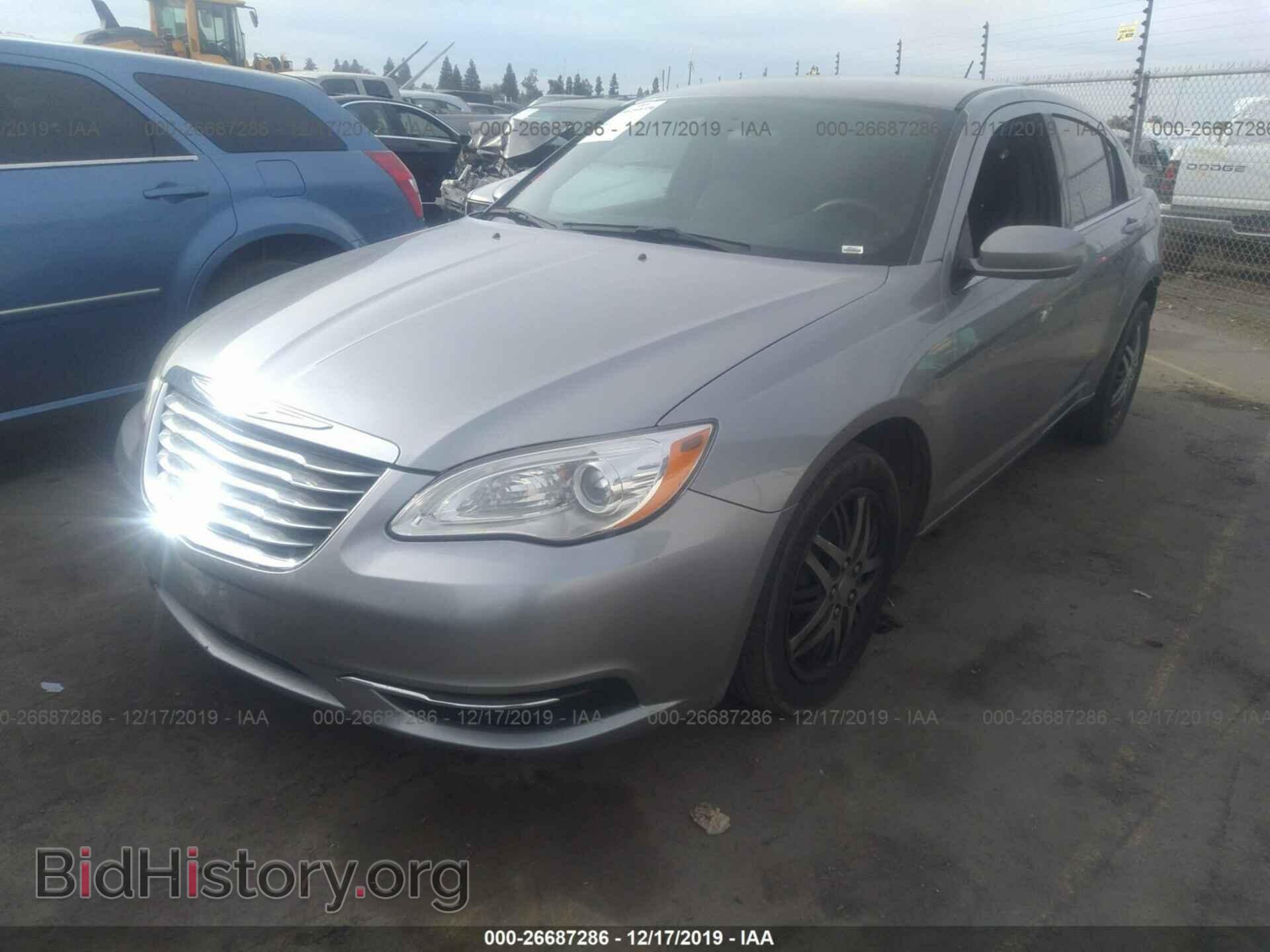 2013 CHRYSLER 200 - VIN: 1C3CCBAB0DN642392 - Фото 2