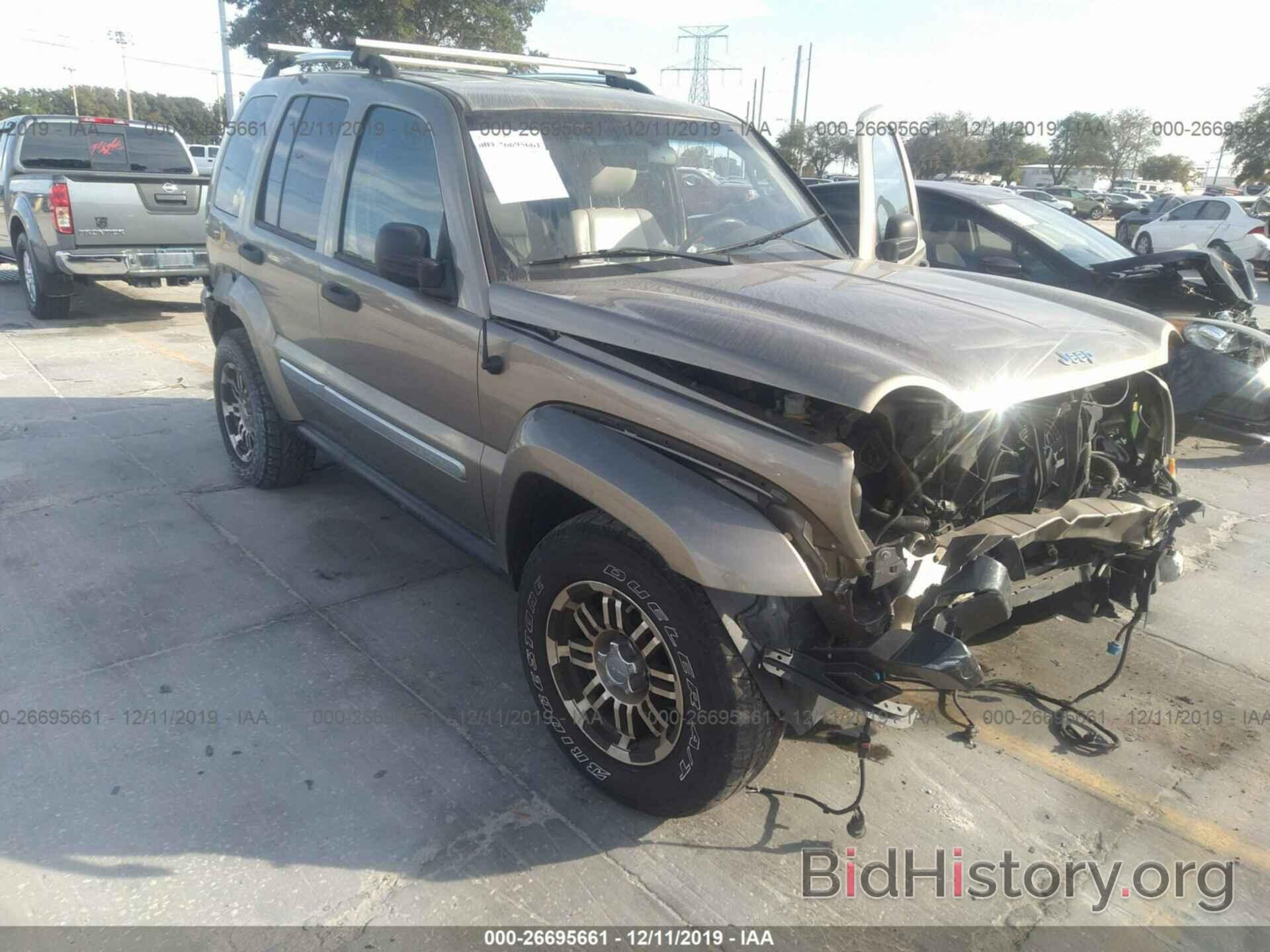 Photo 1J8GL58536W266033 - JEEP LIBERTY 2006