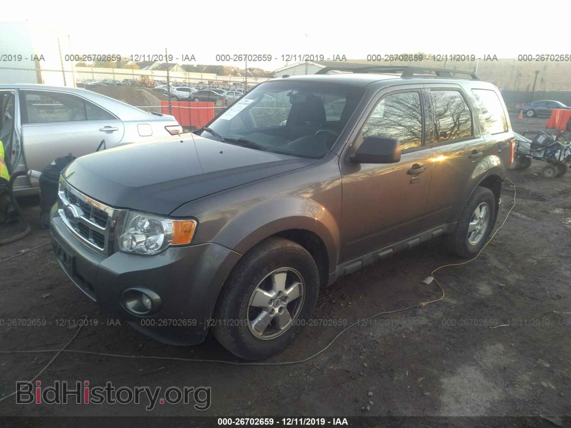 2011 Ford Escape - VIN: 1FMCU9DGXBKC36722 - Photo 2