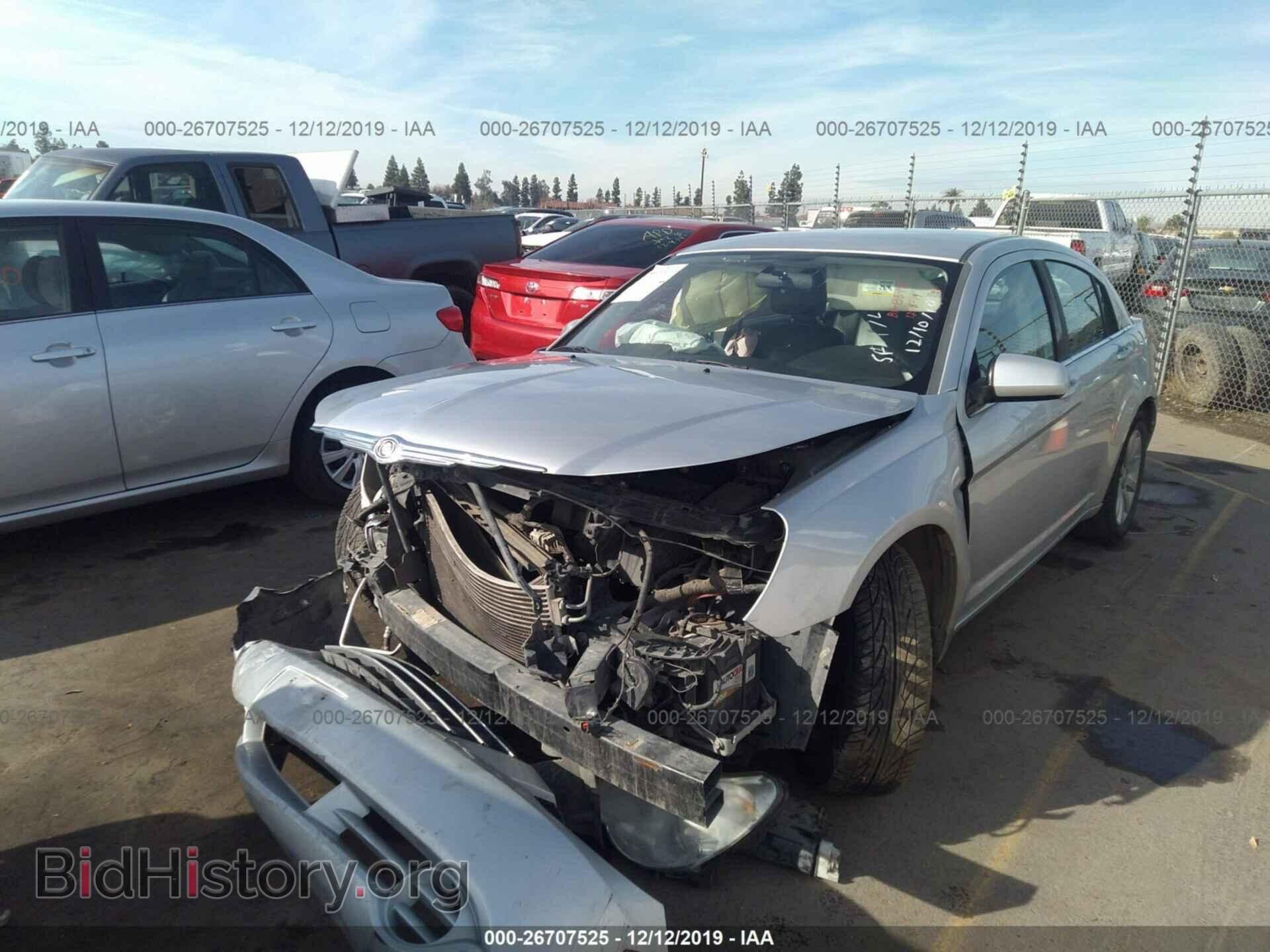 2010 Chrysler Sebring - VIN: 1C3CC5FB5AN206966 - Фото 2