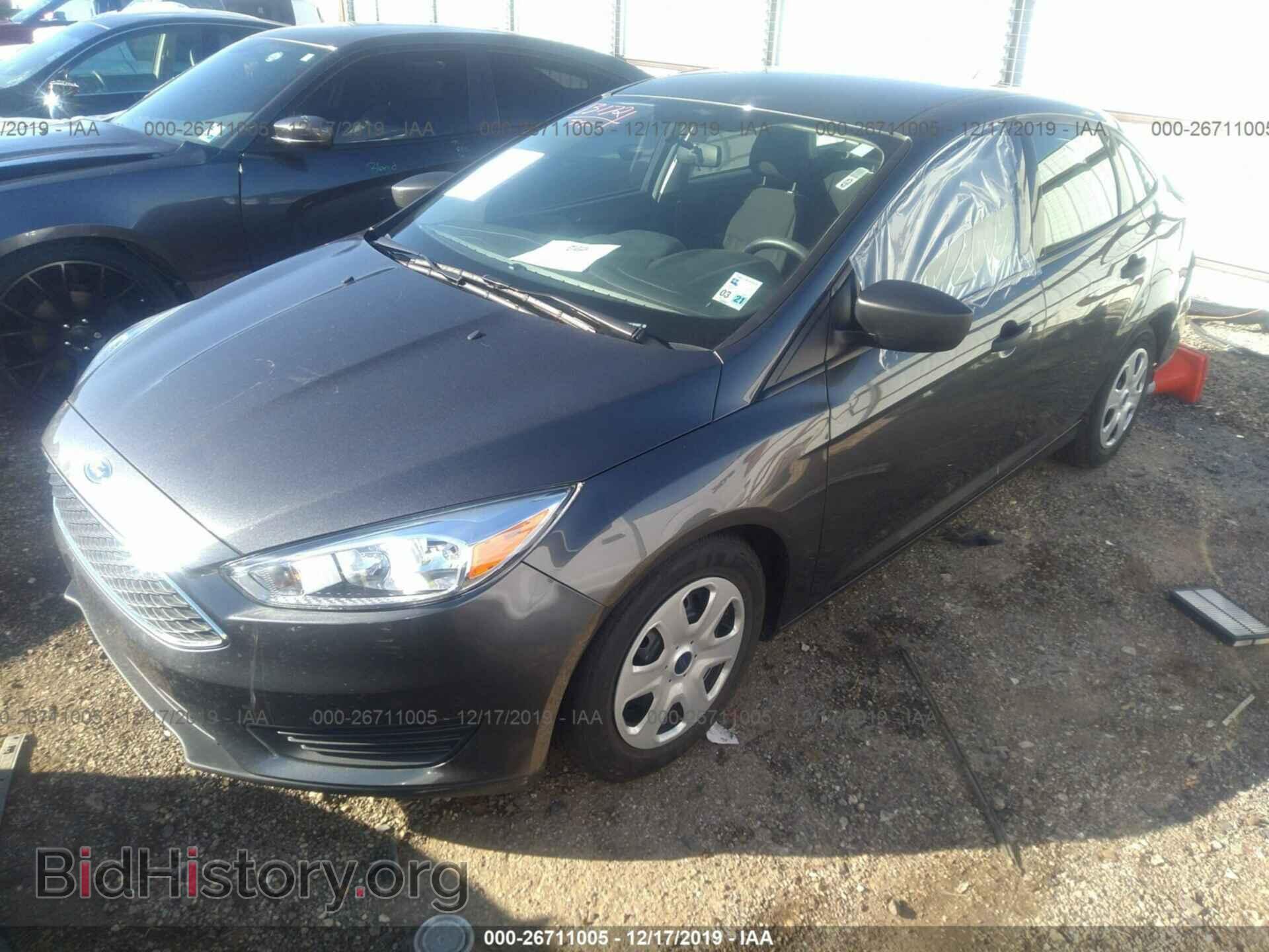 2017 Ford Focus - VIN: 1FADP3E24HL221237 - Фото 2