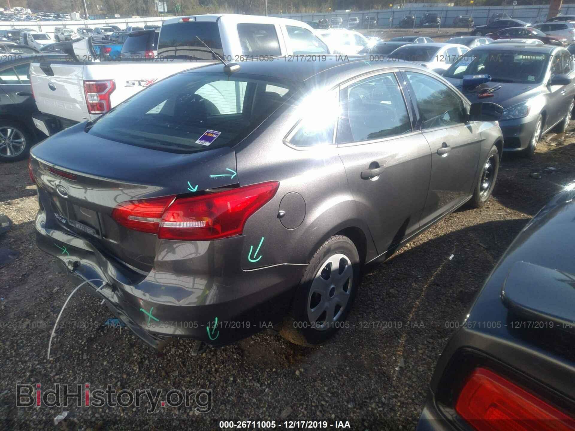 2017 Ford Focus - VIN: 1FADP3E24HL221237 - Фото 4
