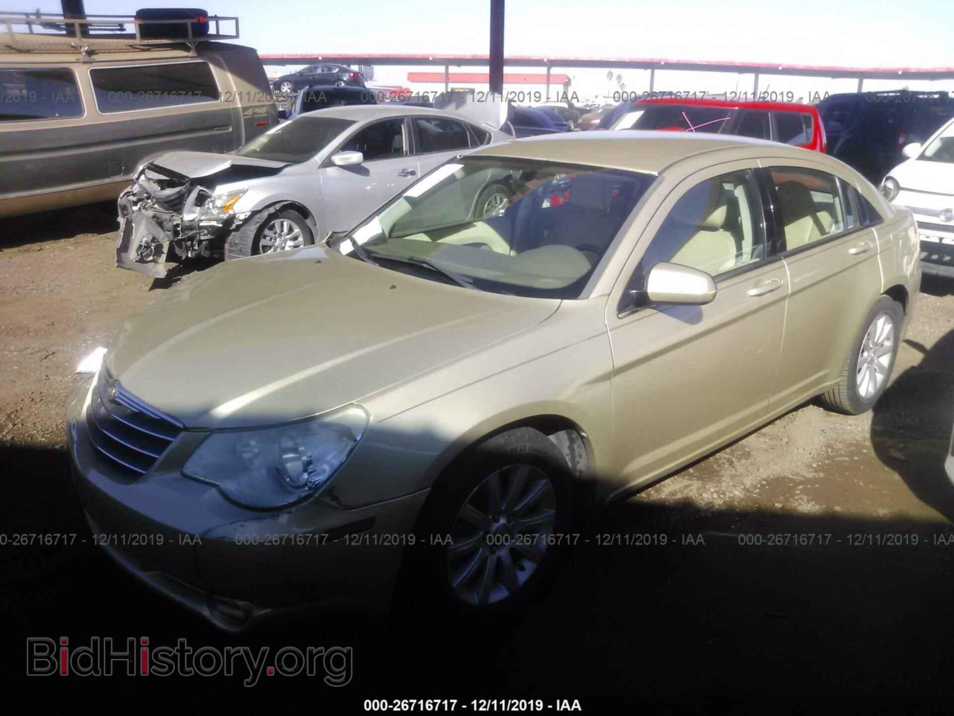 2010 CHRYSLER SEBRING - VIN: 1C3CC5FB7AN205740 - Фото 2