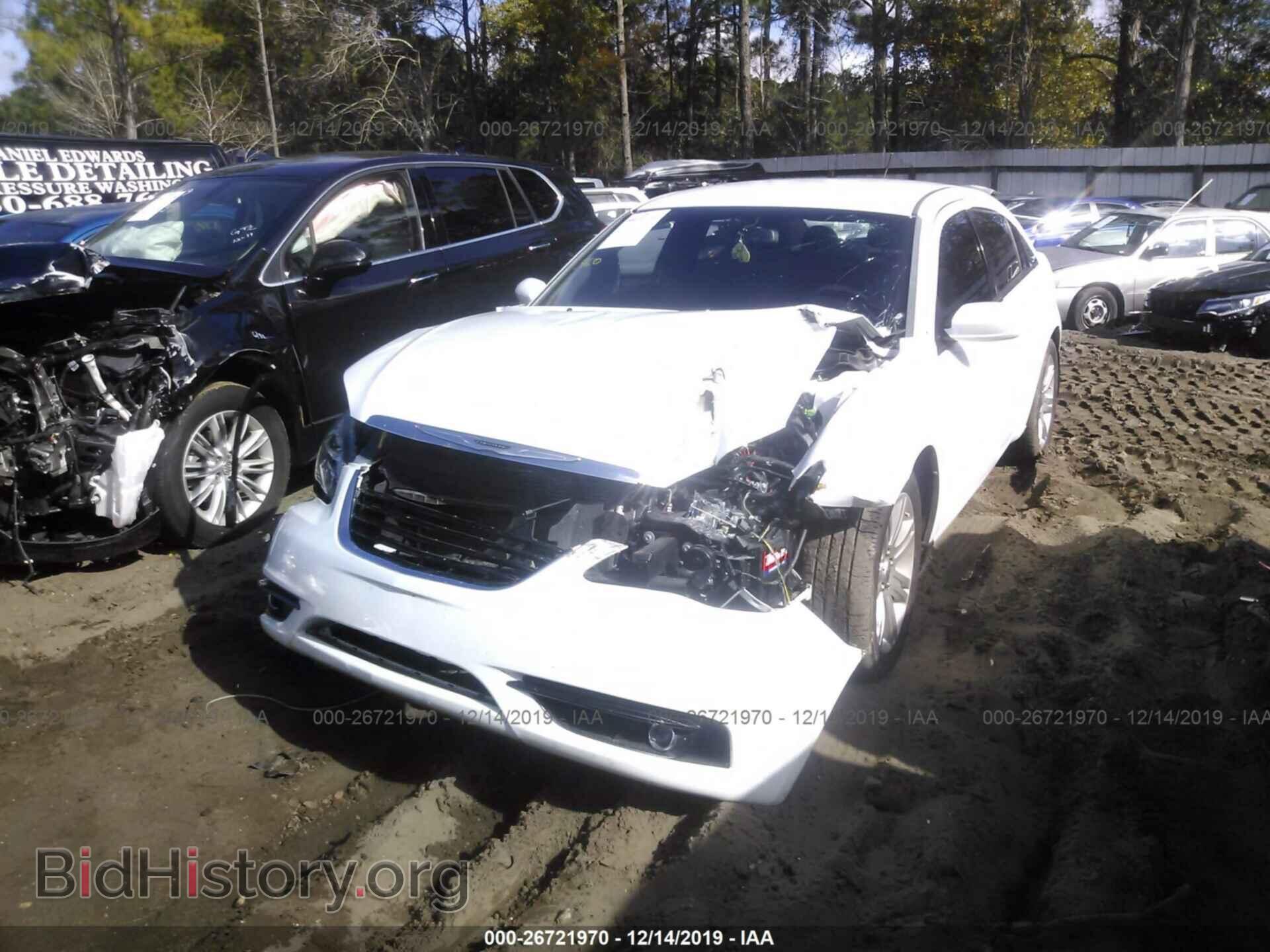 2013 CHRYSLER 200 - VIN: 1C3CCBCG6DN520354 - Фото 2
