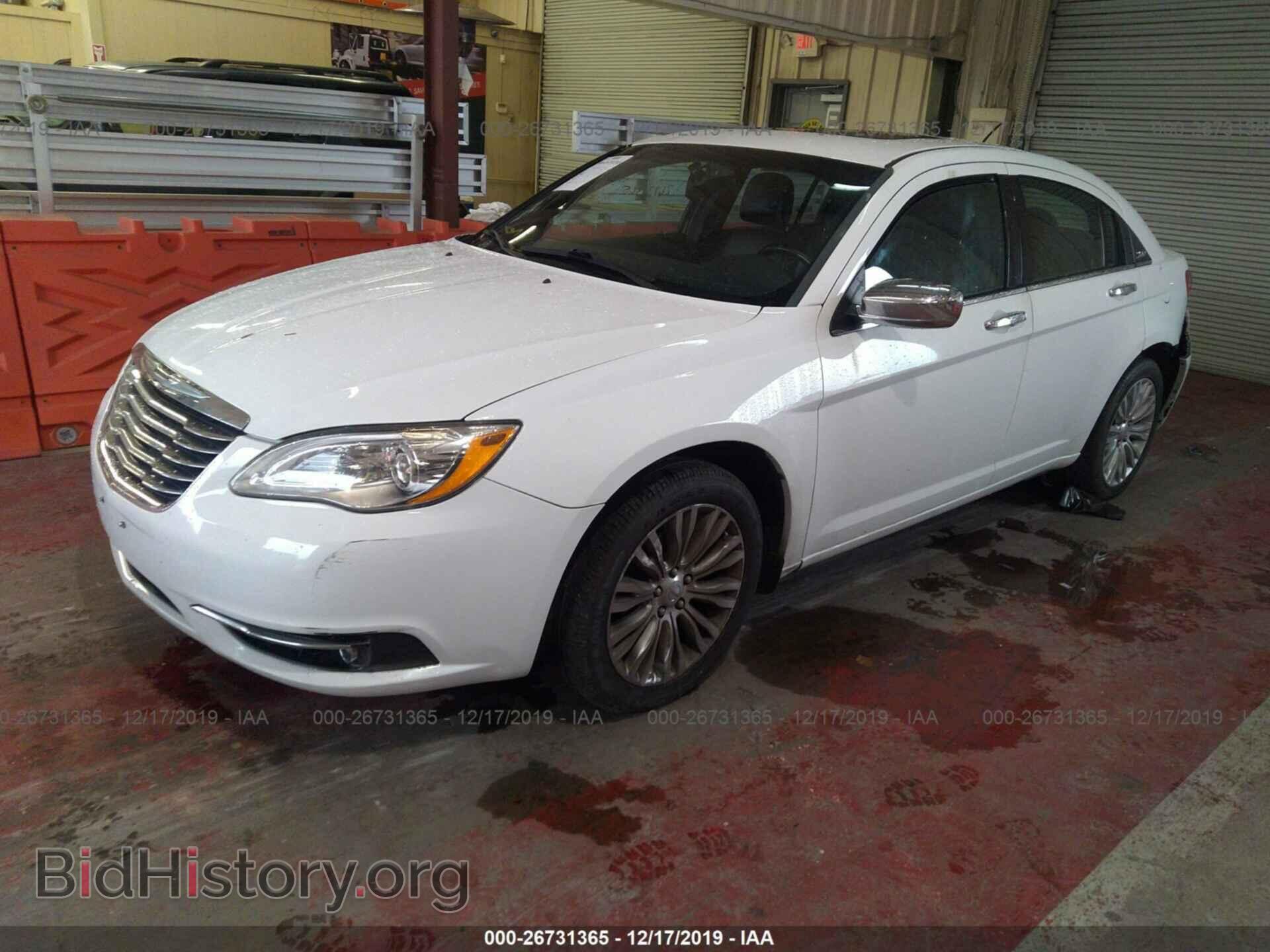 2011 CHRYSLER 200 - VIN: 1C3BC2FB1BN611363 - Фото 2
