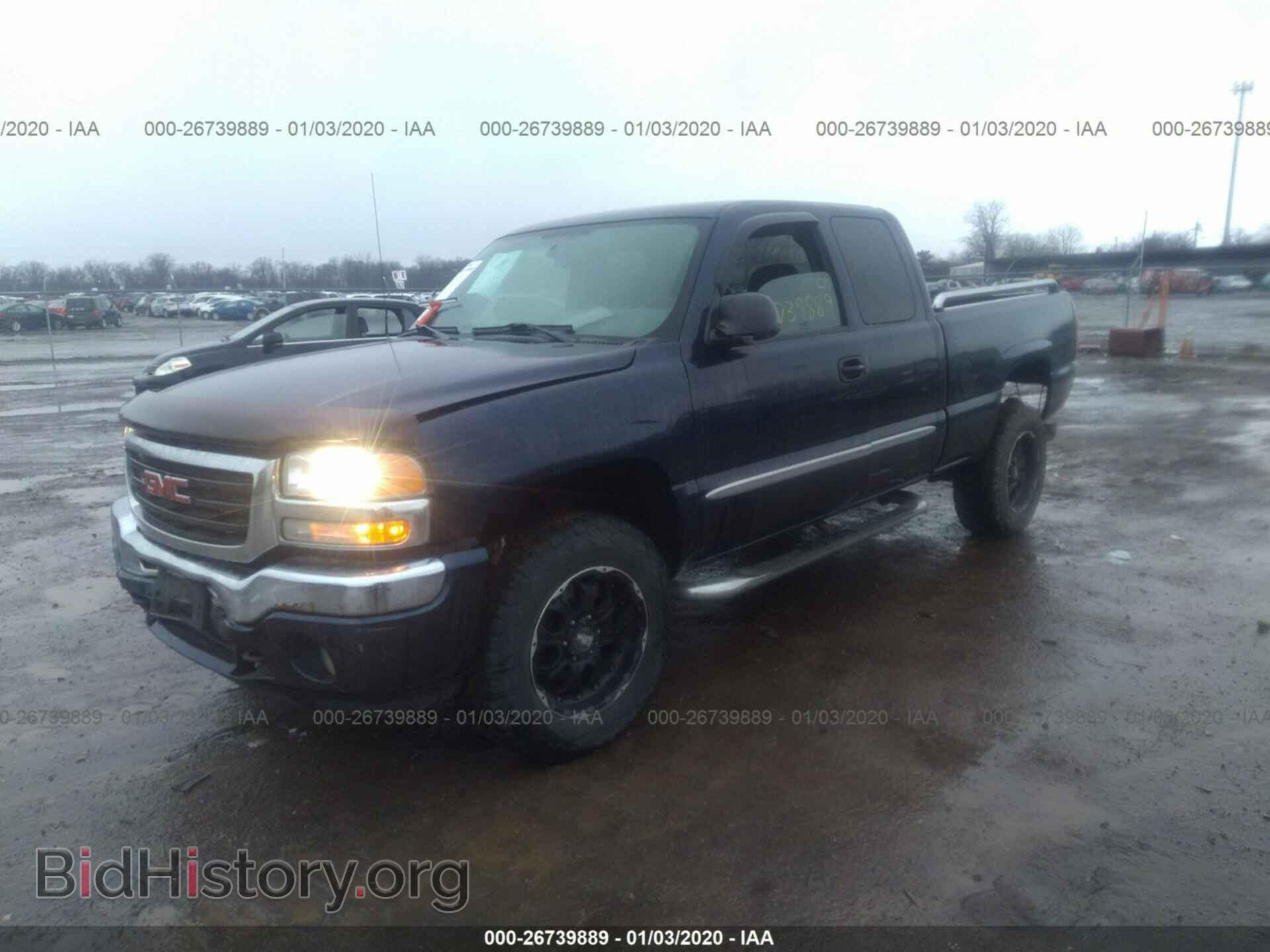 2005 GMC NEW SIERRA - VIN: 1GTEK19BX5E137614 - Фото 2