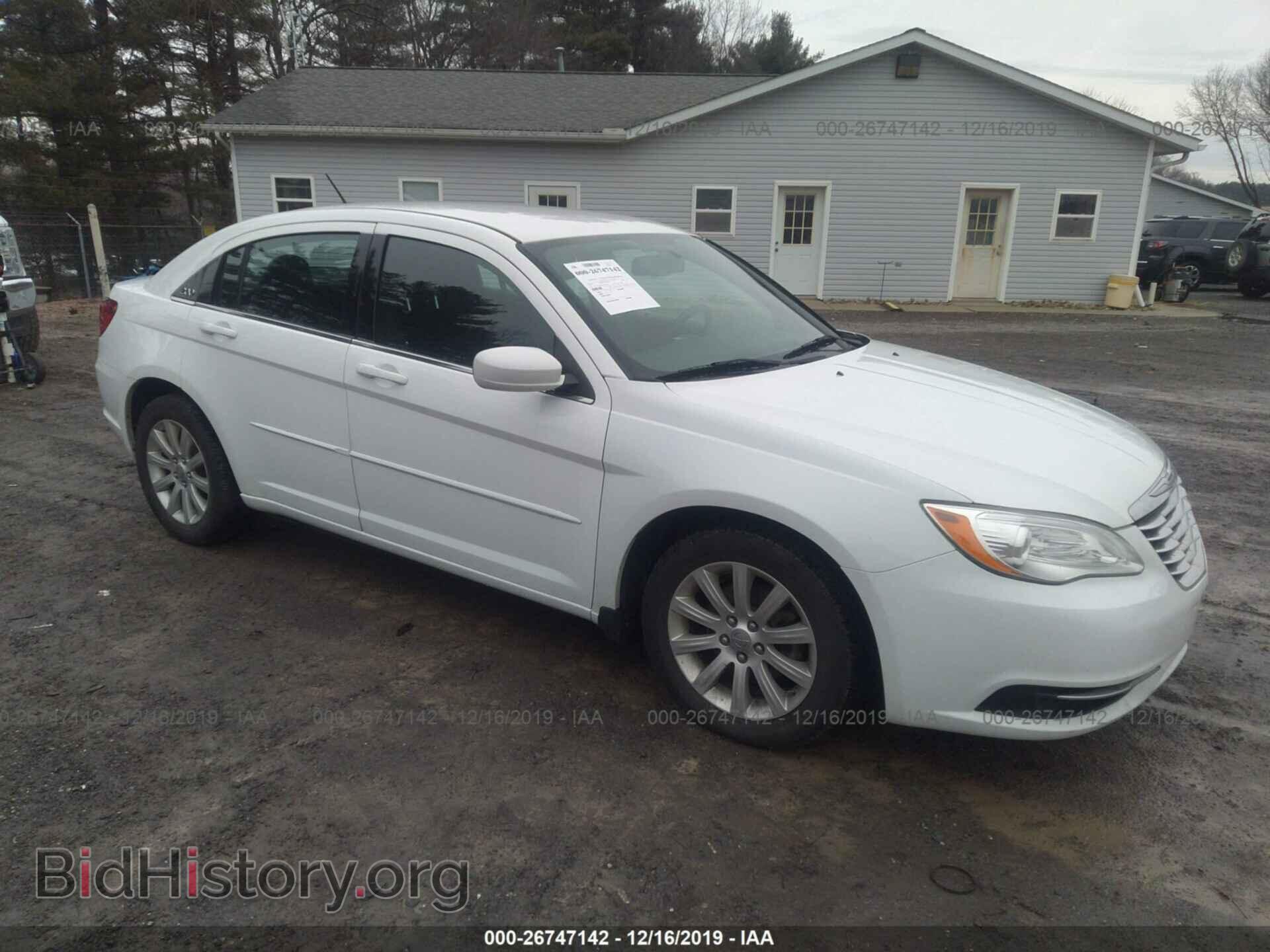 Photo 1C3CCBBBXDN732065 - Chrysler 200 2013