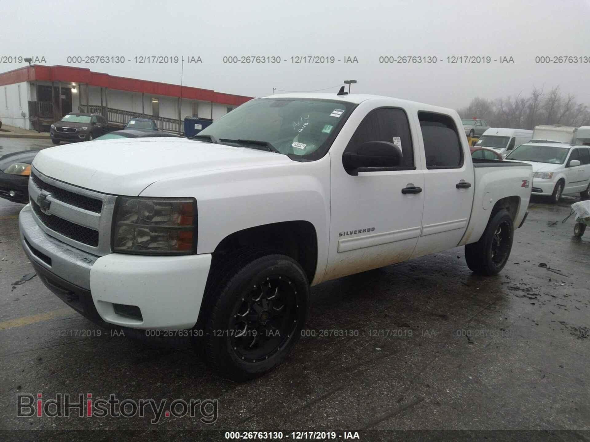2011 Chevrolet Silverado - VIN: 3GCPKSE37BG407576 - Фото 2