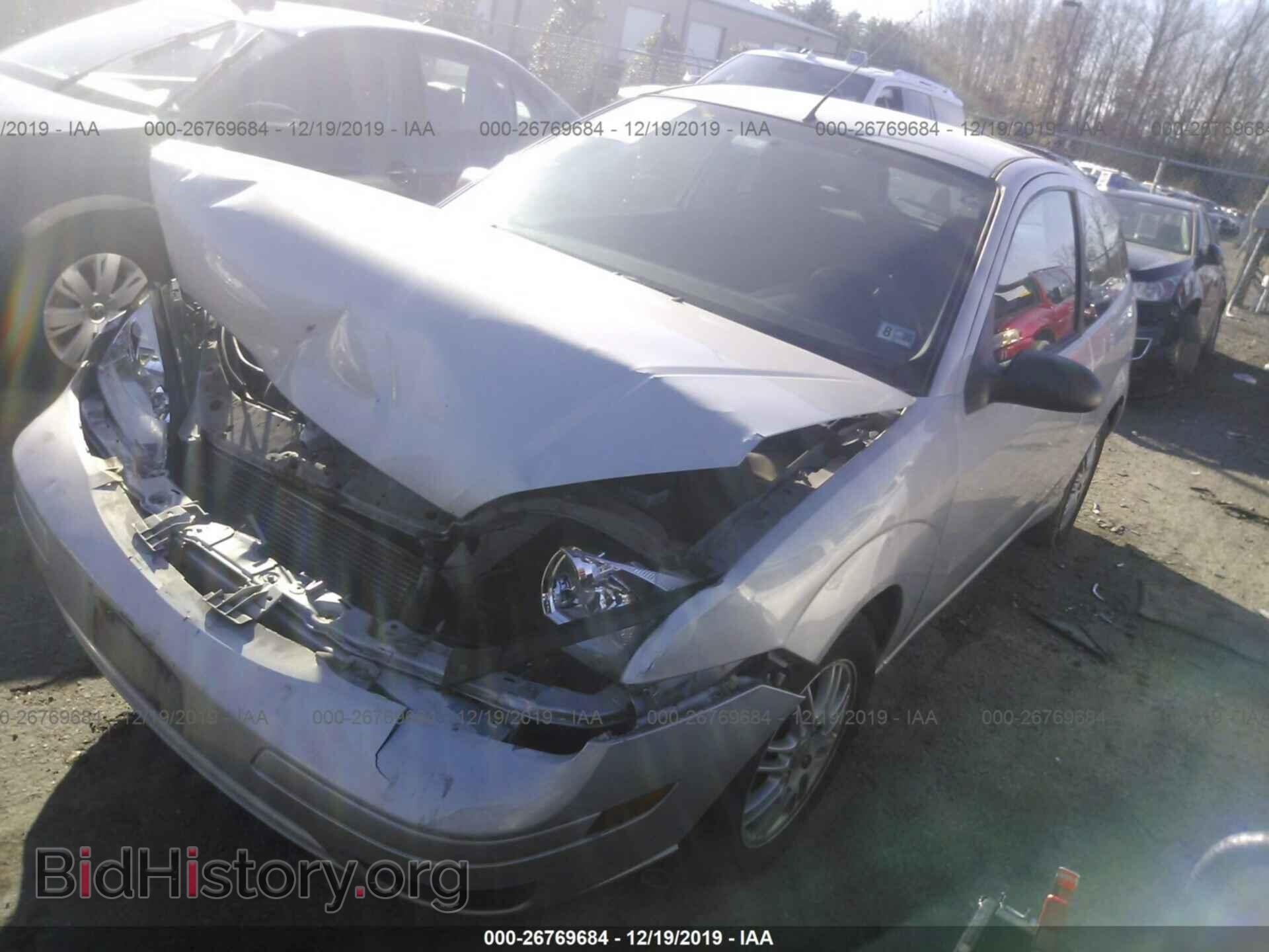 2005 Ford Focus - VIN: 3FAFP31N85R154793 - Фото 2