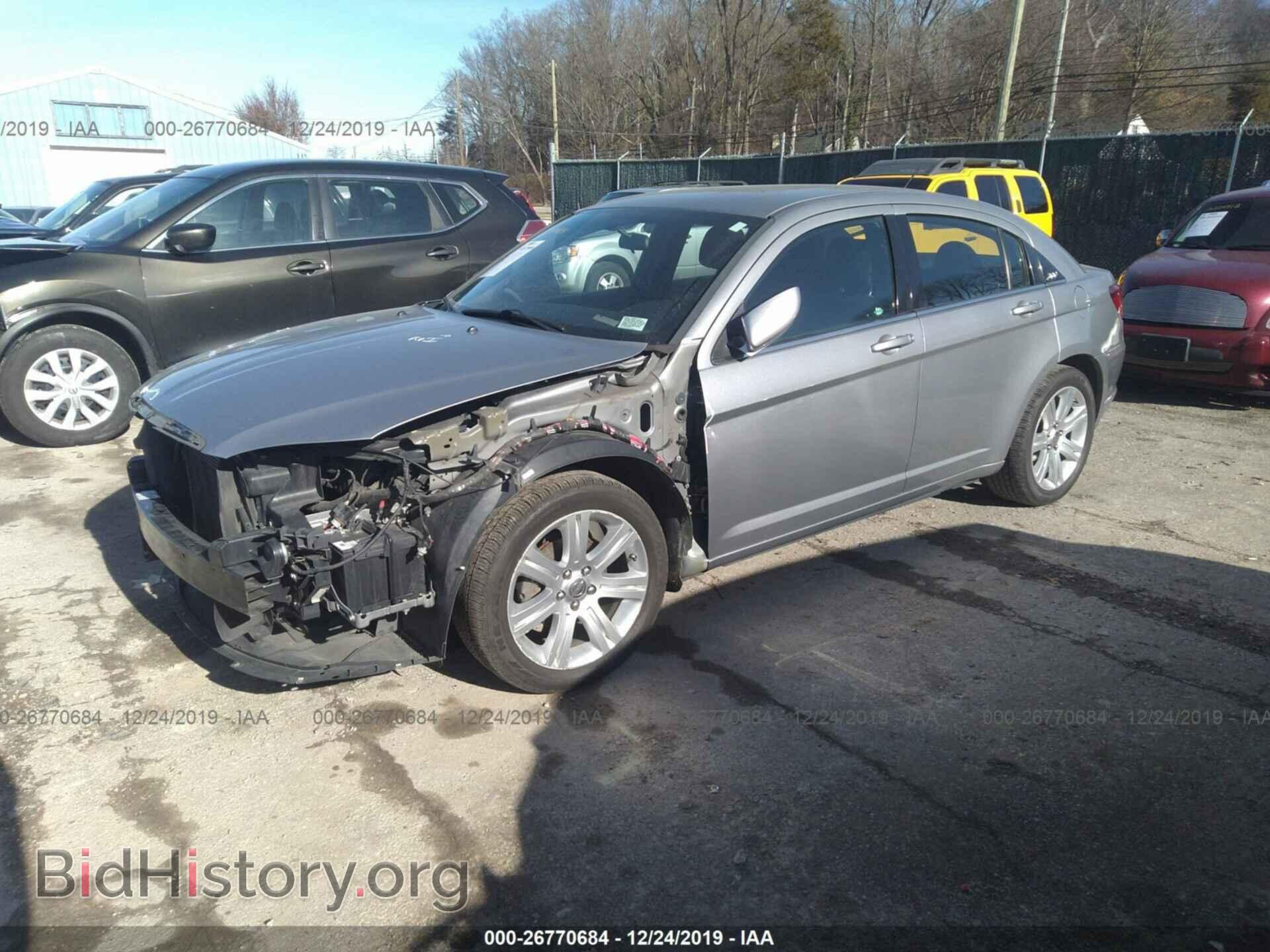 2013 CHRYSLER 200 - VIN: 1C3CCBAB4DN669465 - Фото 2