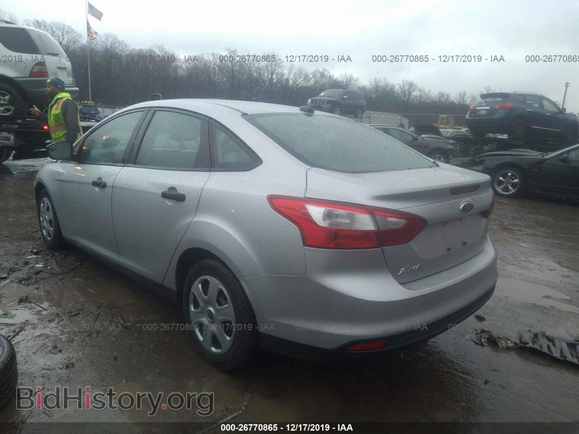 2012 Ford FOCUS - VIN: 1FAHP3E23CL232207 - Photo 3