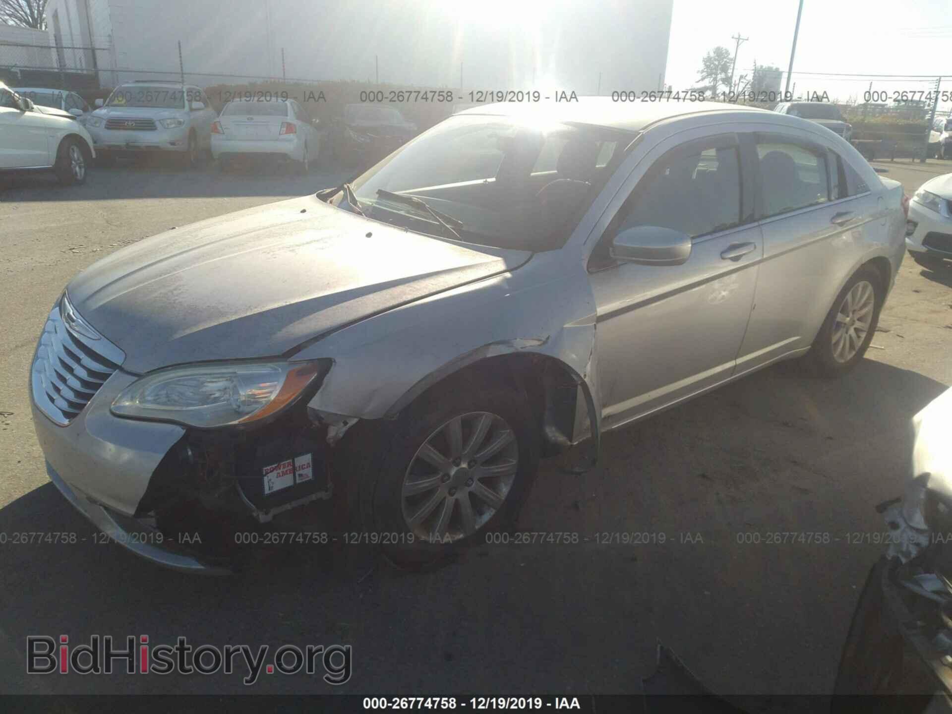 2011 CHRYSLER 200 - VIN: 1C3BC1FB1BN589715 - Фото 2