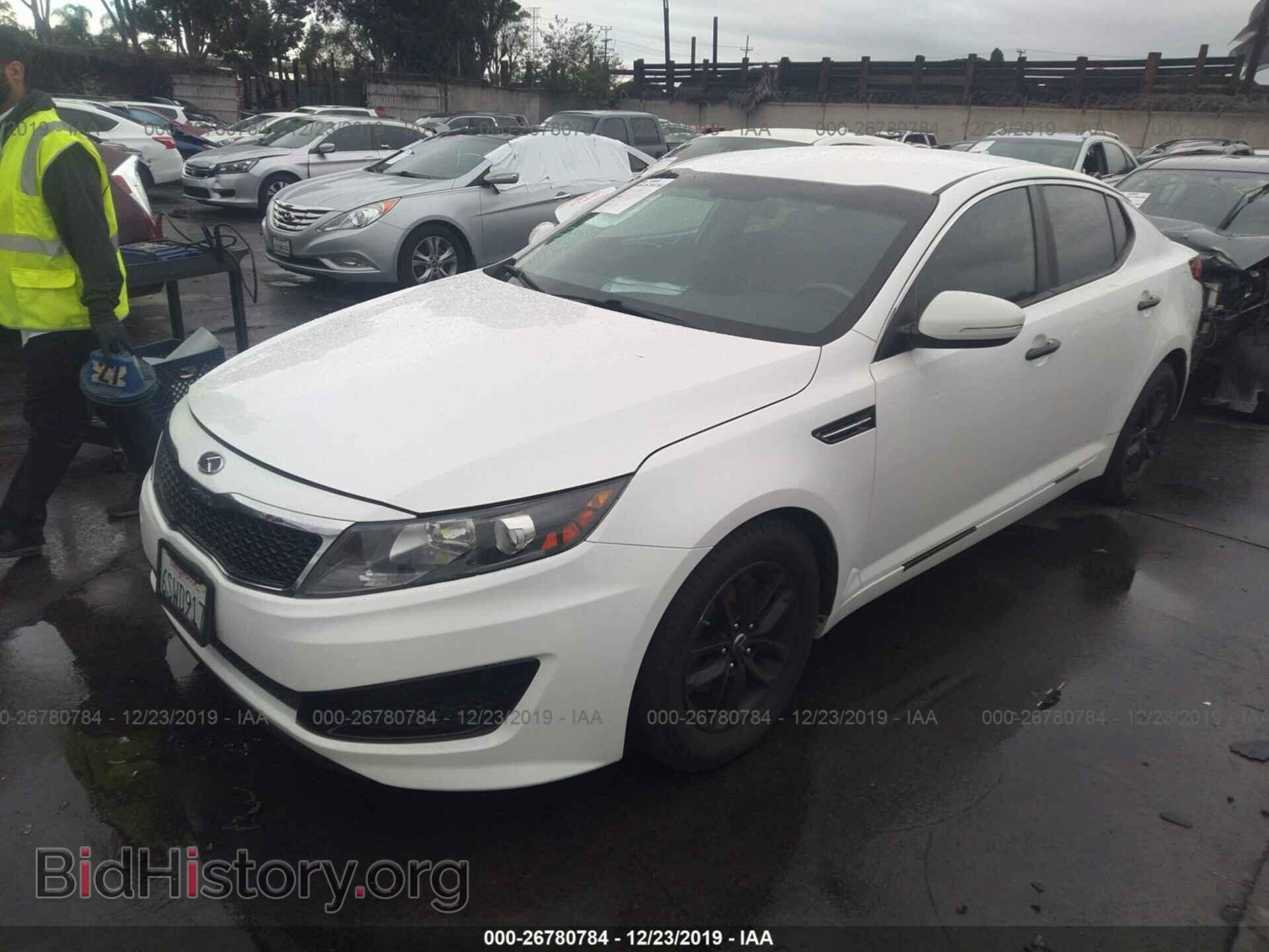 2011 KIA Optima - VIN: KNAGM4A70B5158301 - Photo 2