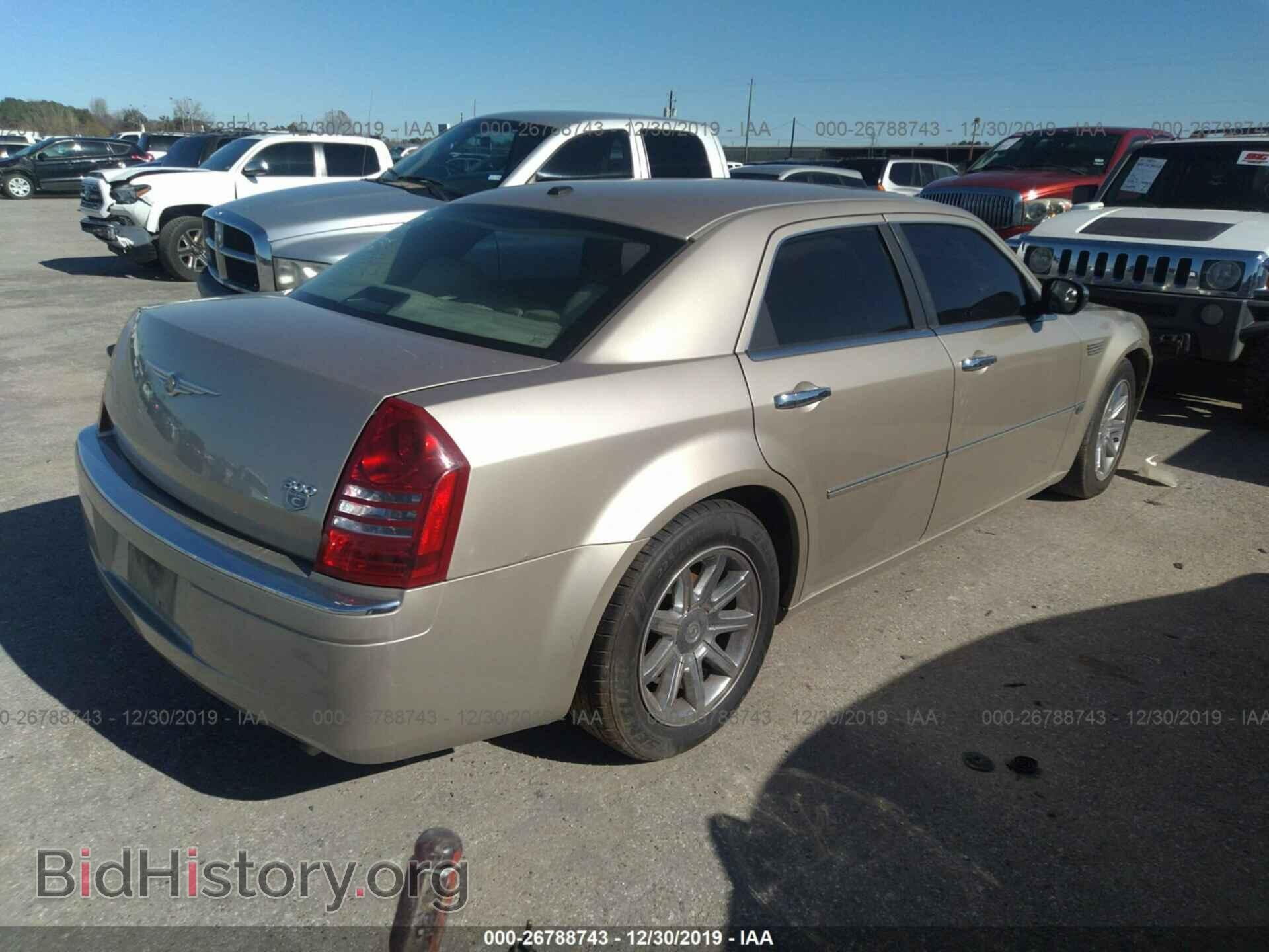 2006 CHRYSLER 300C - VIN: 2C3KA63H56H523887 - Photo 4