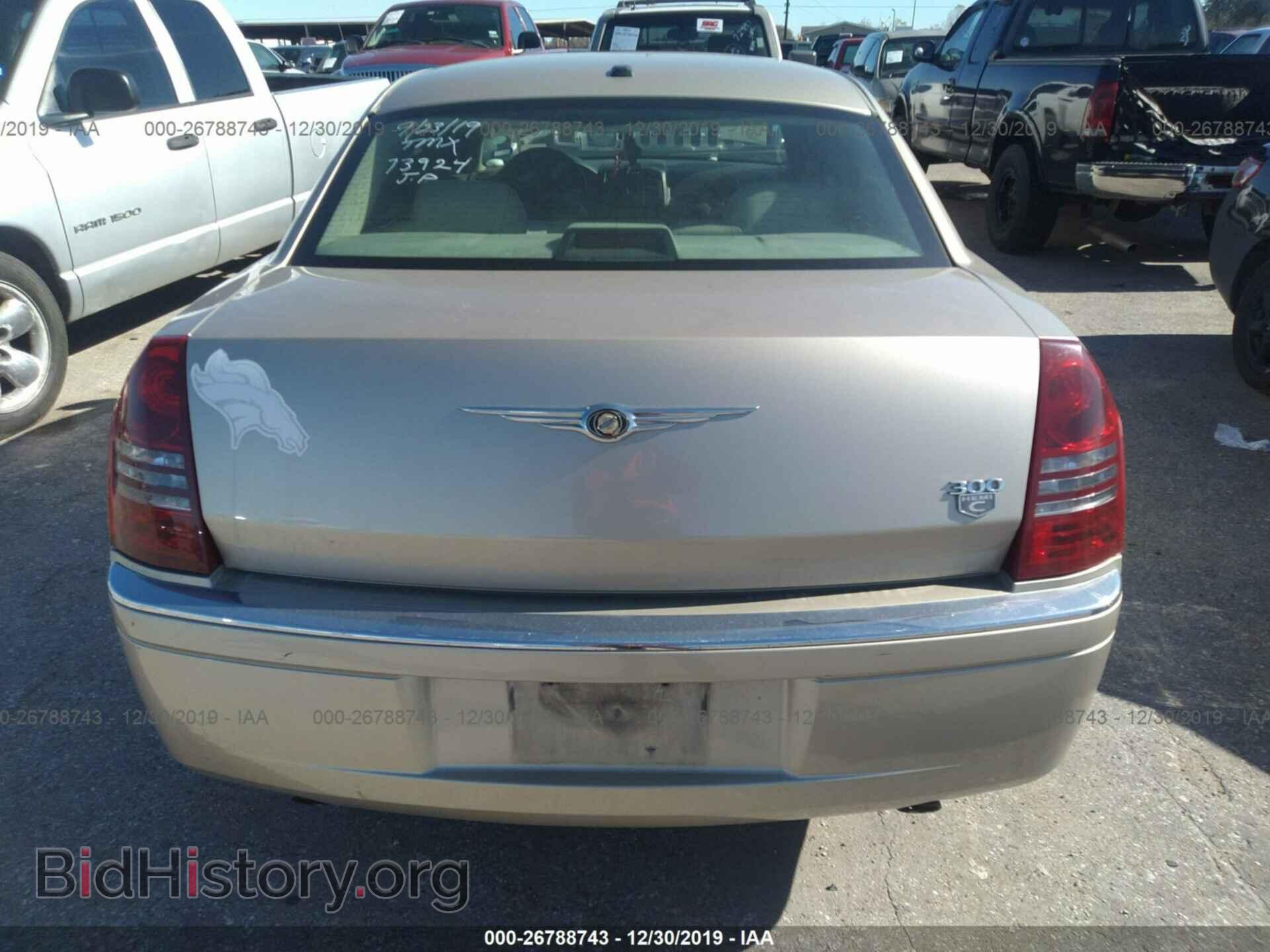 2006 CHRYSLER 300C - VIN: 2C3KA63H56H523887 - Photo 6