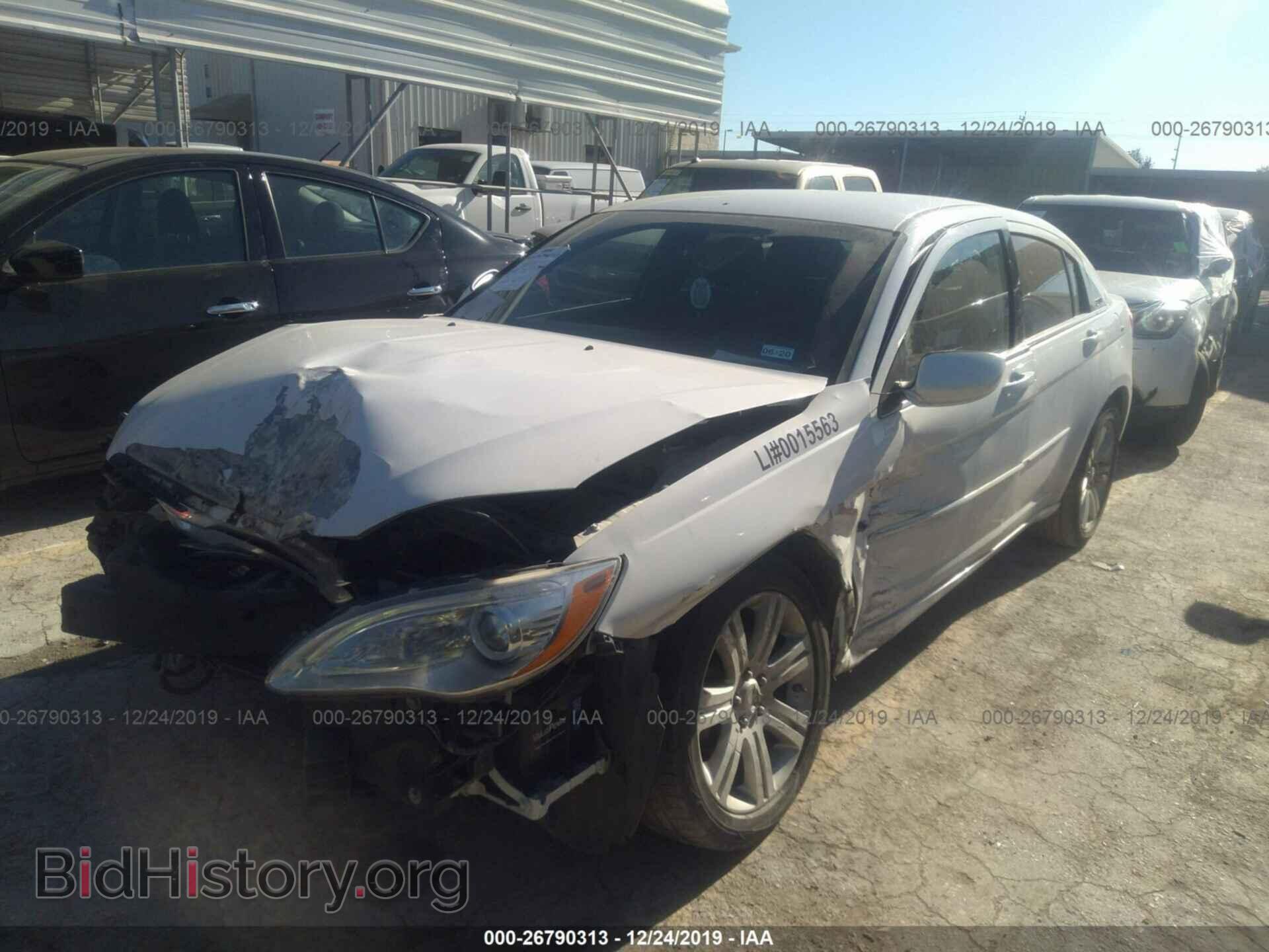 2012 CHRYSLER 200 - VIN: 1C3CCBAB2CN317273 - Фото 2