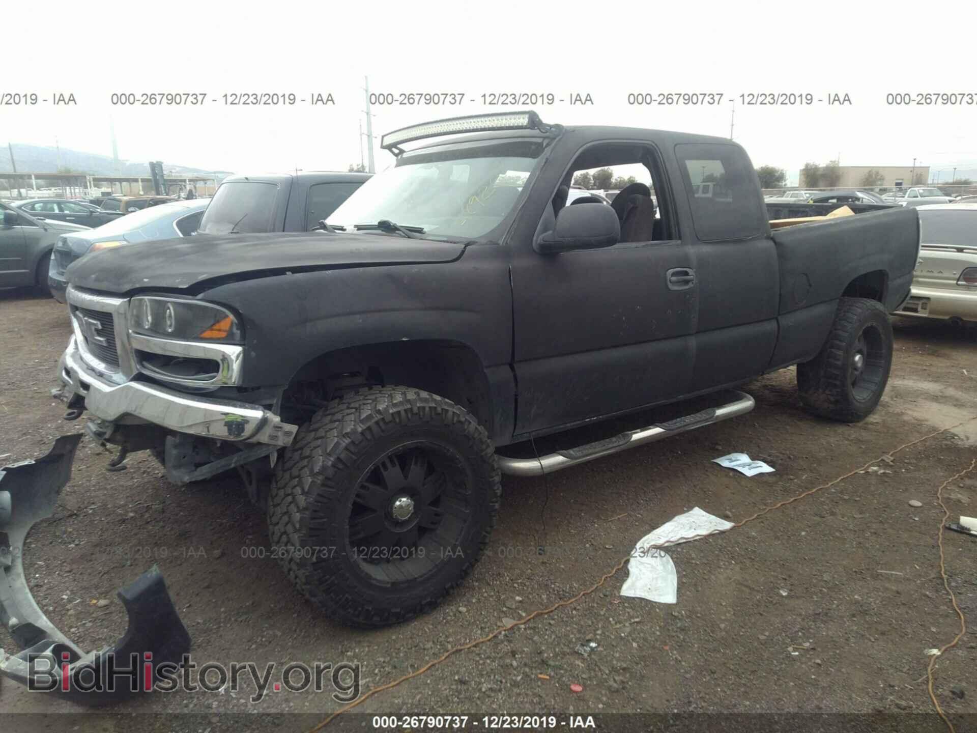 2004 GMC NEW SIERRA - VIN: 2GTEC19V241108437 - Фото 2