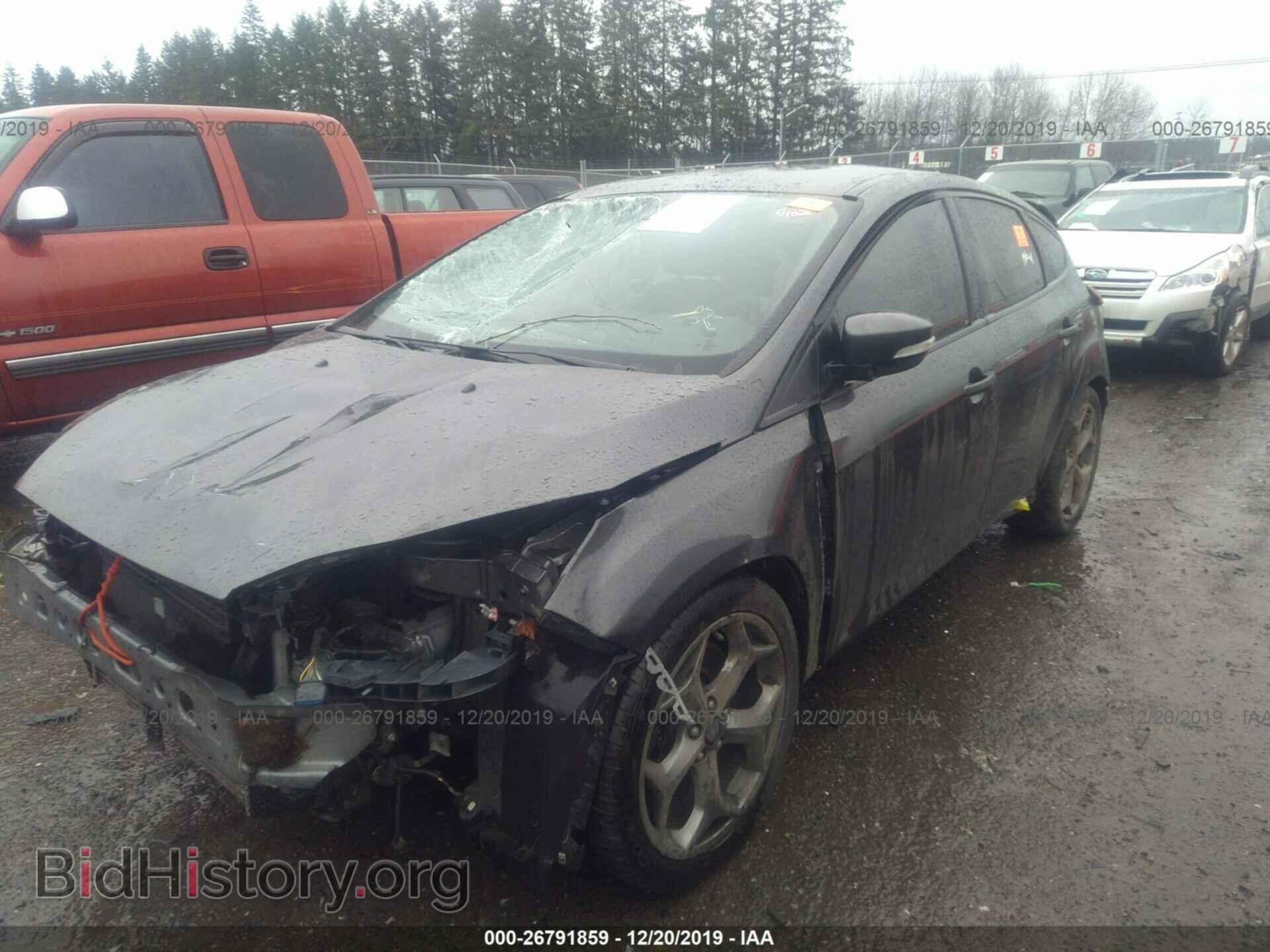 2017 Ford Focus - VIN: 1FADP3L97HL344546 - Photo 2
