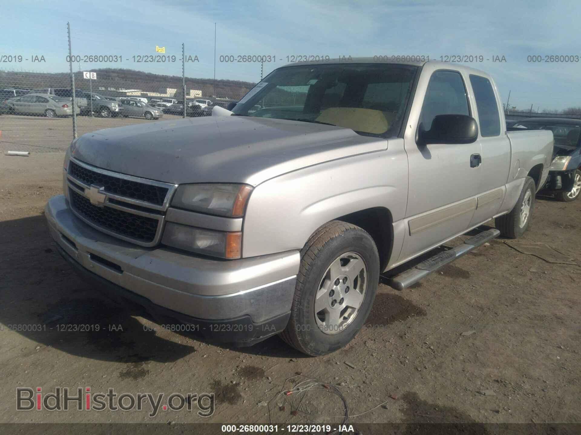 2006 Chevrolet Silverado - VIN: 2GCEC19Z761331997 - Фото 2