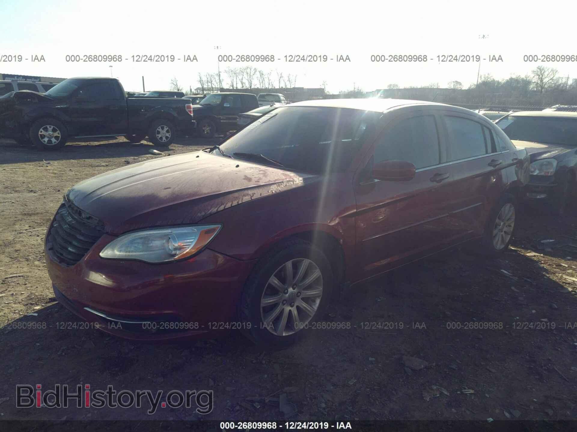 2013 CHRYSLER 200 - VIN: 1C3CCBBG4DN704371 - Фото 2