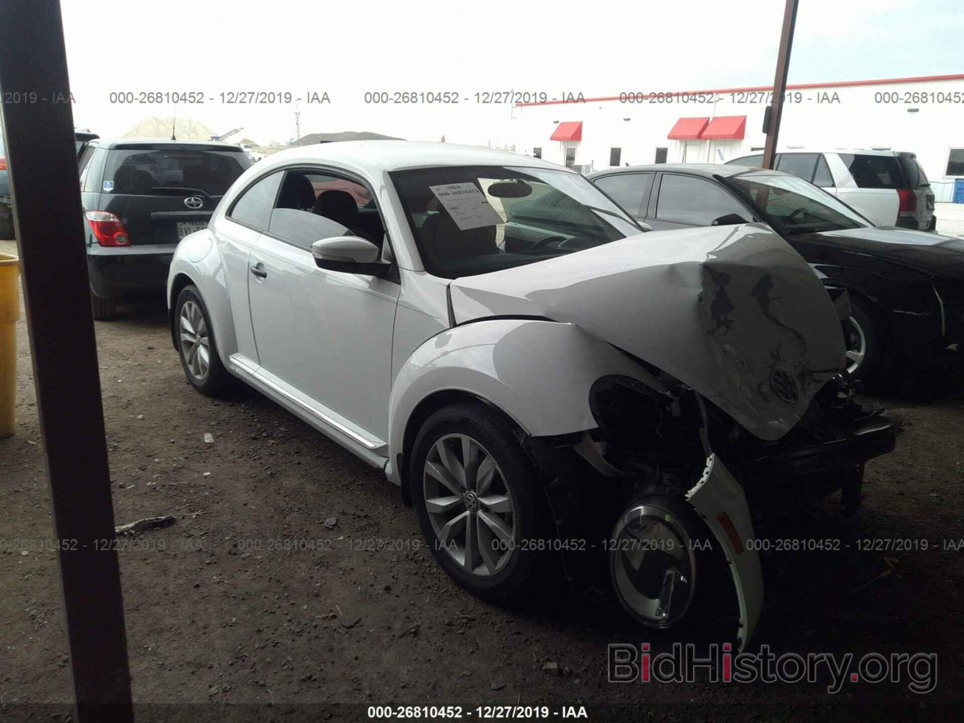 Photo 3VWF17AT2HM629791 - VOLKSWAGEN BEETLE 2017