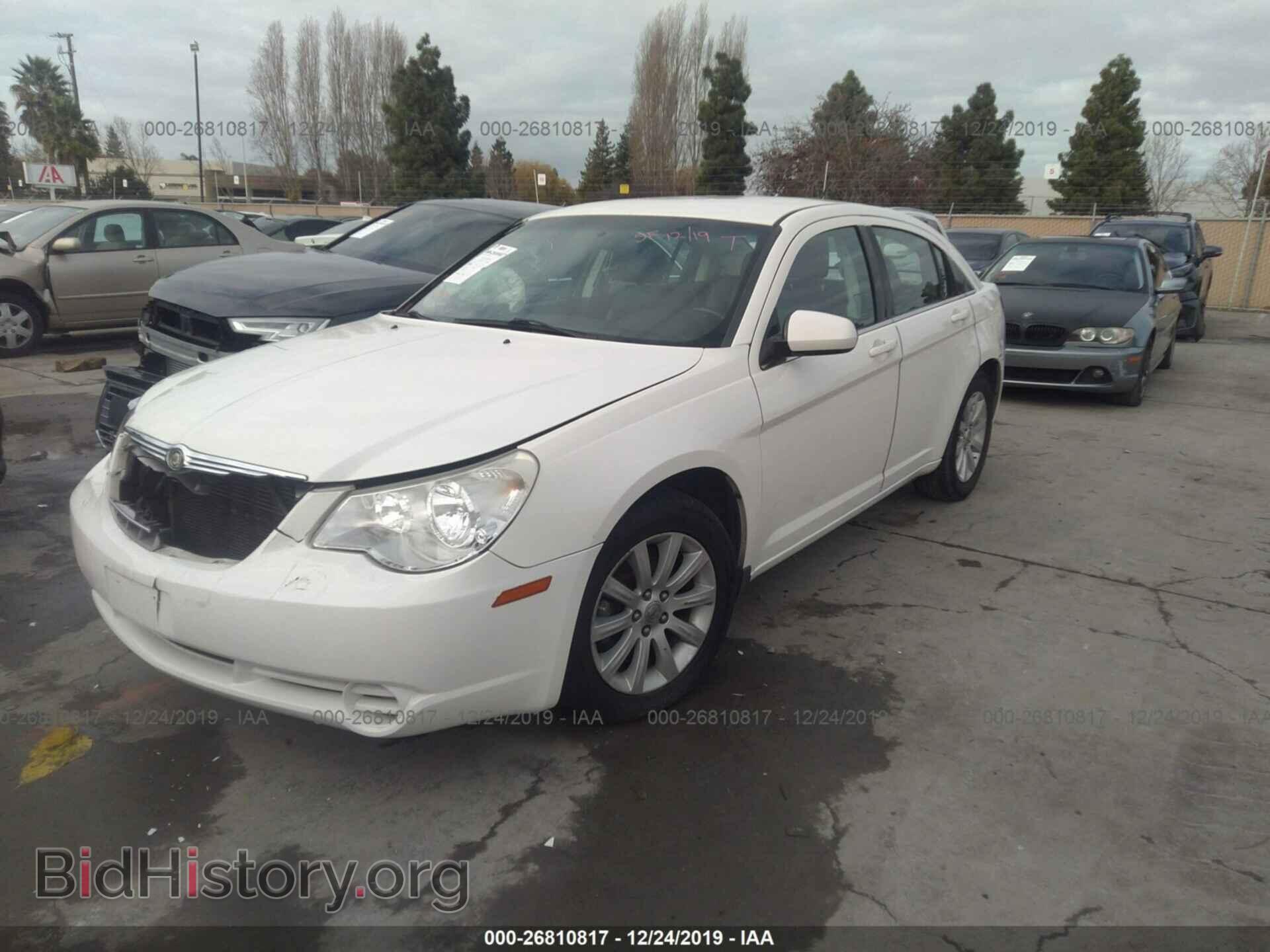 2010 CHRYSLER SEBRING - VIN: 1C3CC5FB0AN213985 - Фото 2