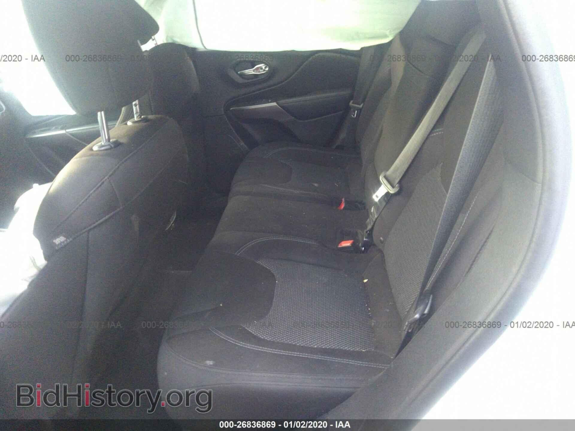 2019 JEEP CHEROKEE - VIN: 1C4PJLCB4KD247091 - Фото 8