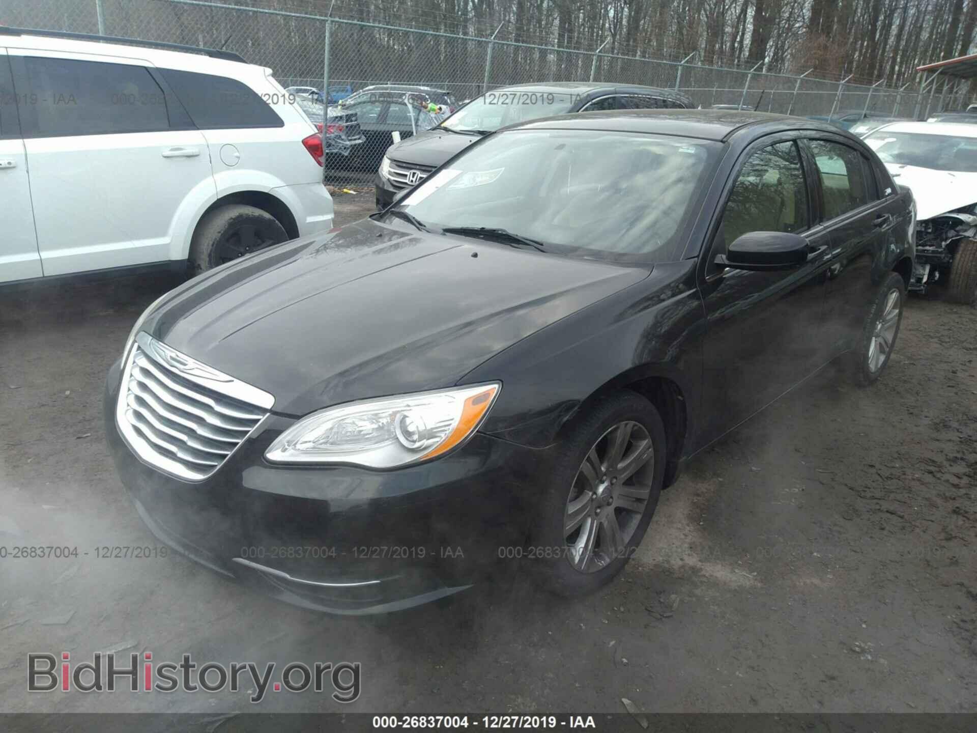 2013 CHRYSLER 200 - VIN: 1C3CCBAB8DN687077 - Photo 2