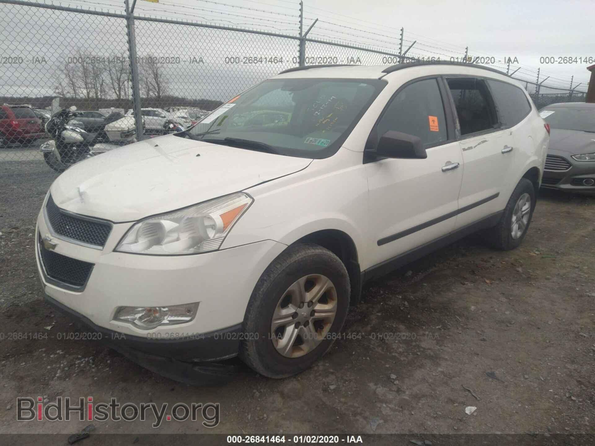 2011 CHEVROLET TRAVERSE - VIN: 1GNKRFED0BJ197656 - Фото 2