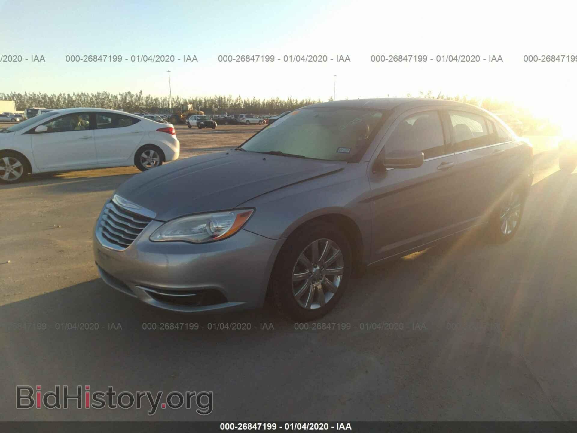 2013 CHRYSLER 200 - VIN: 1C3CCBBG8DN659029 - Фото 2
