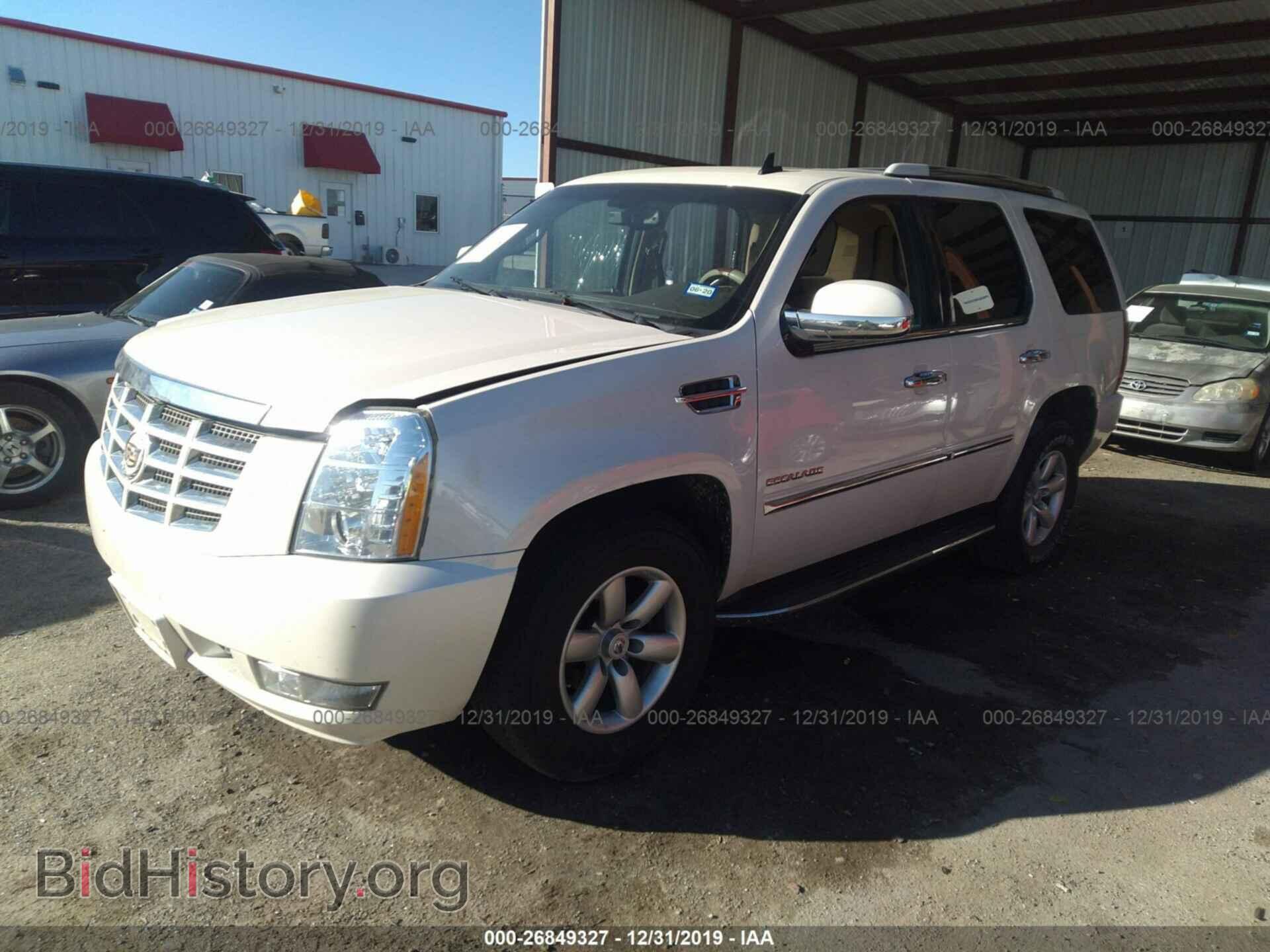 2011 CADILLAC ESCALADE - VIN: 1GYS4BEF1BR292112 - Фото 2
