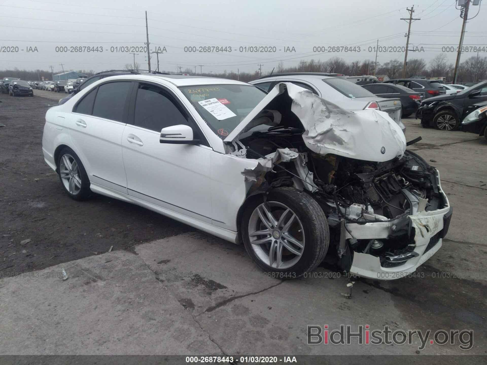 Photo WDDGF8AB7DR286447 - MERCEDES-BENZ C 2013