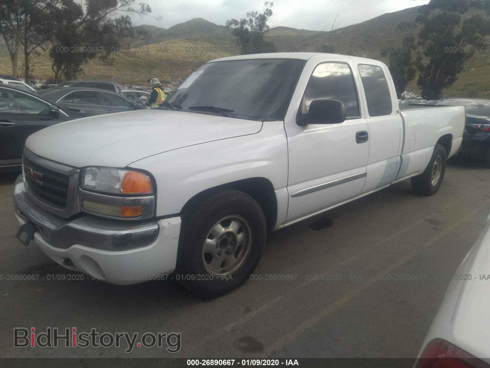 2003 GMC New Sierra - VIN: 1GTEC19TX3E140130 - Фото 2