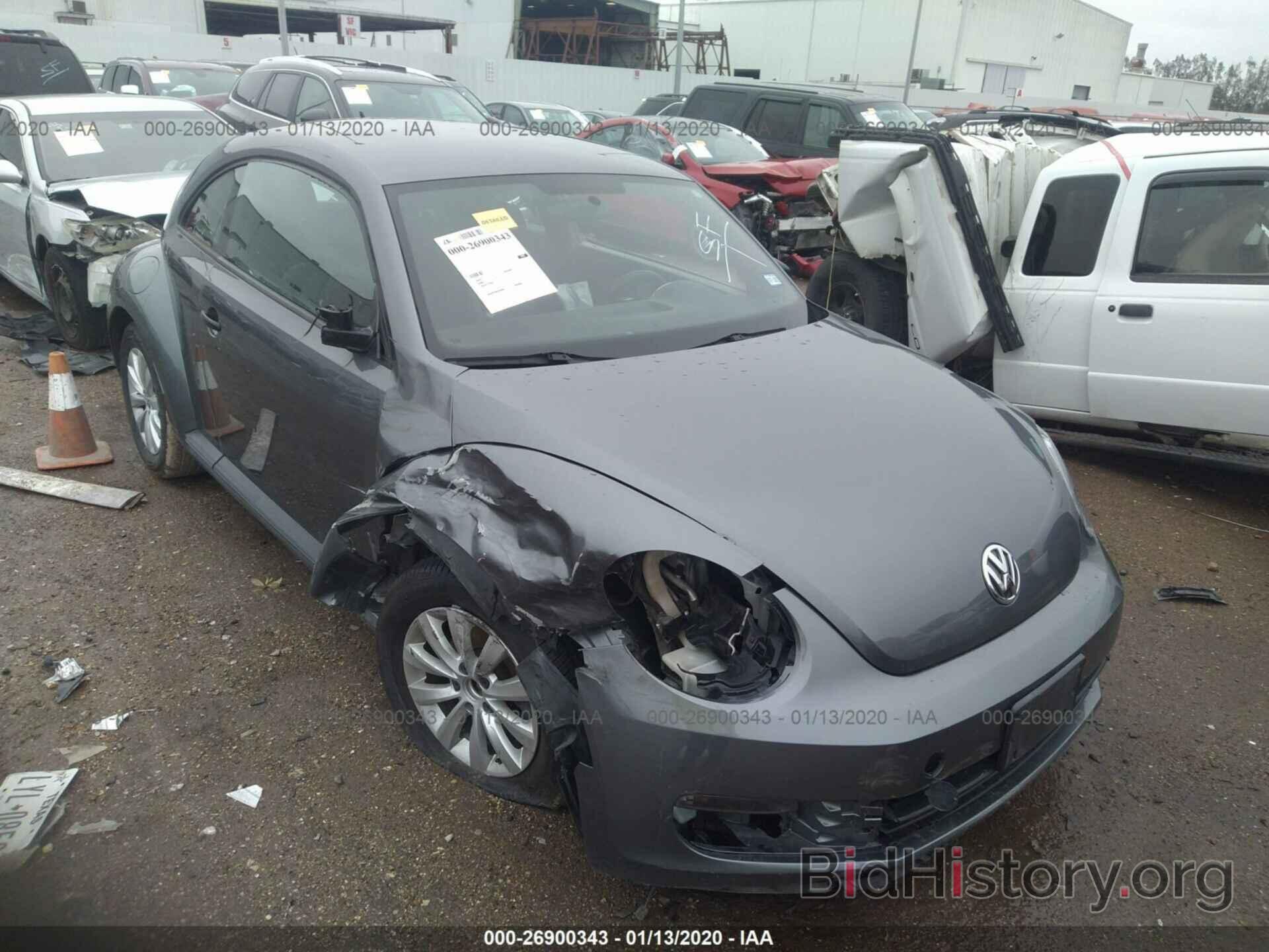 Photo 3VWF17AT2EM634730 - VOLKSWAGEN BEETLE 2014