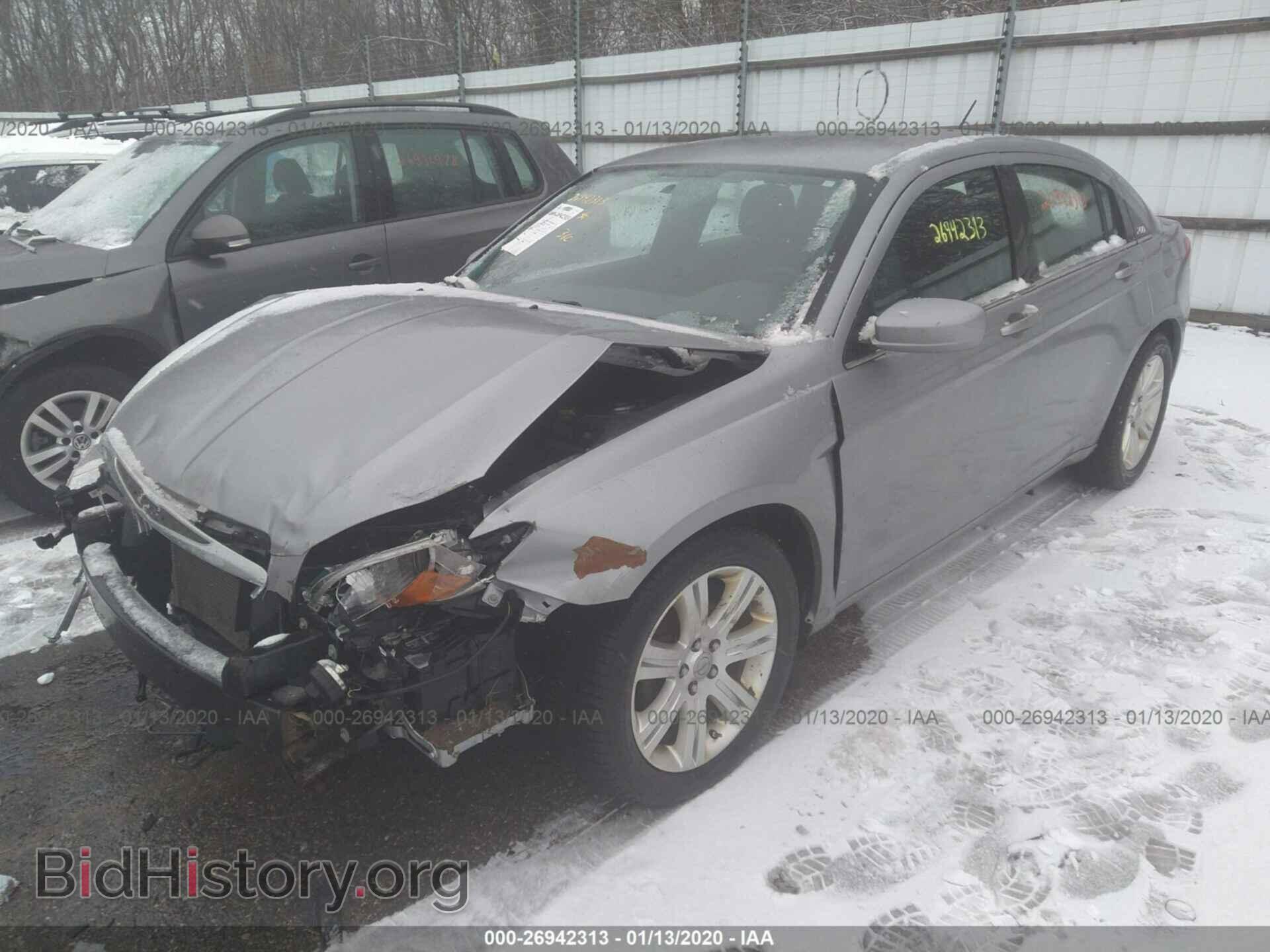 2013 CHRYSLER 200 - VIN: 1C3CCBAB0DN704714 - Photo 2