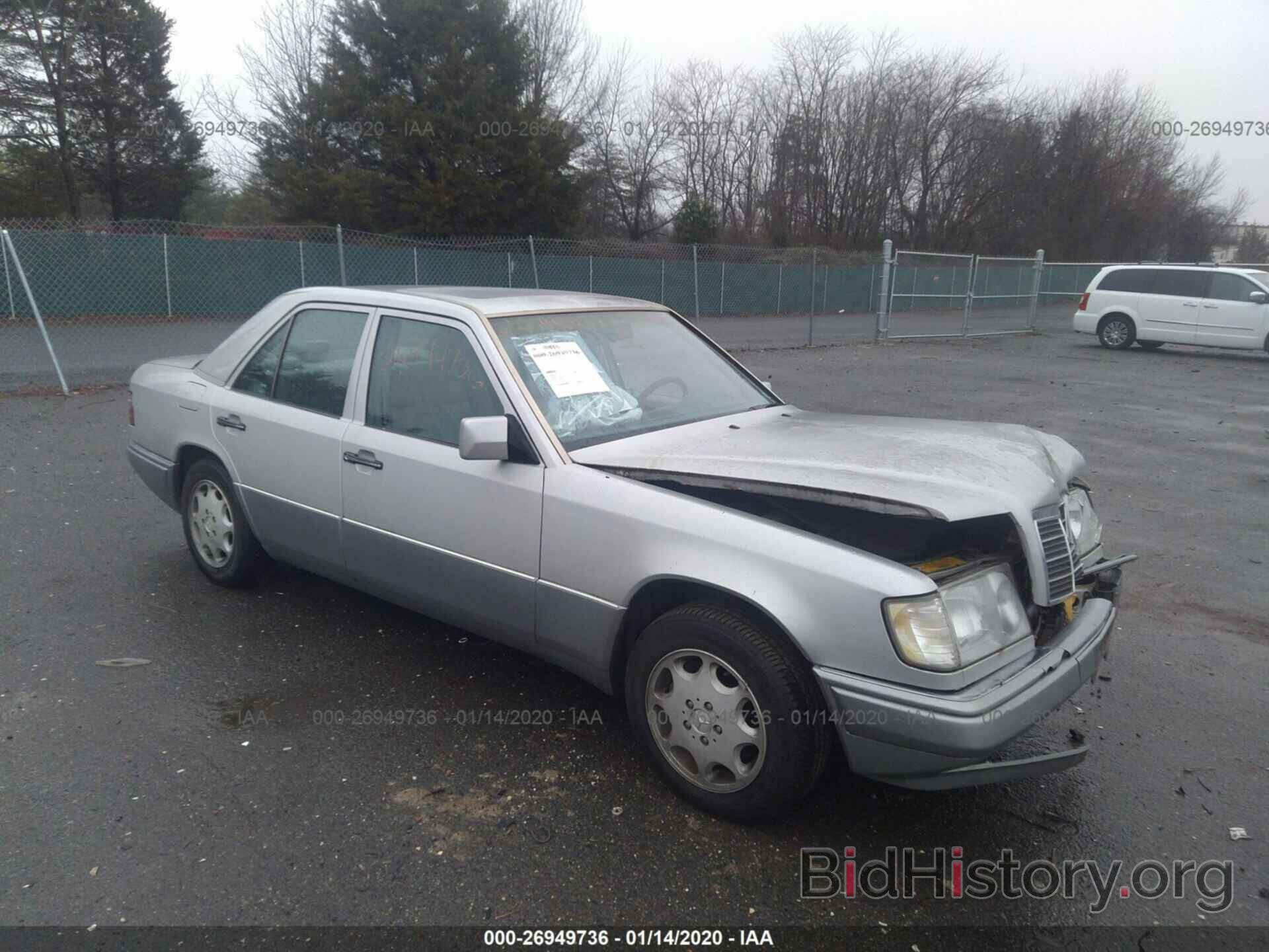 Photo WDBEA32E1RC100972 - MERCEDES-BENZ E 1994