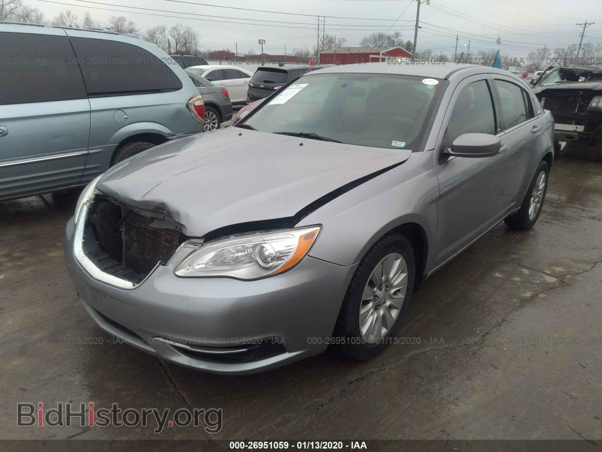 2013 CHRYSLER 200 - VIN: 1C3CCBAG2DN767745 - Фото 2