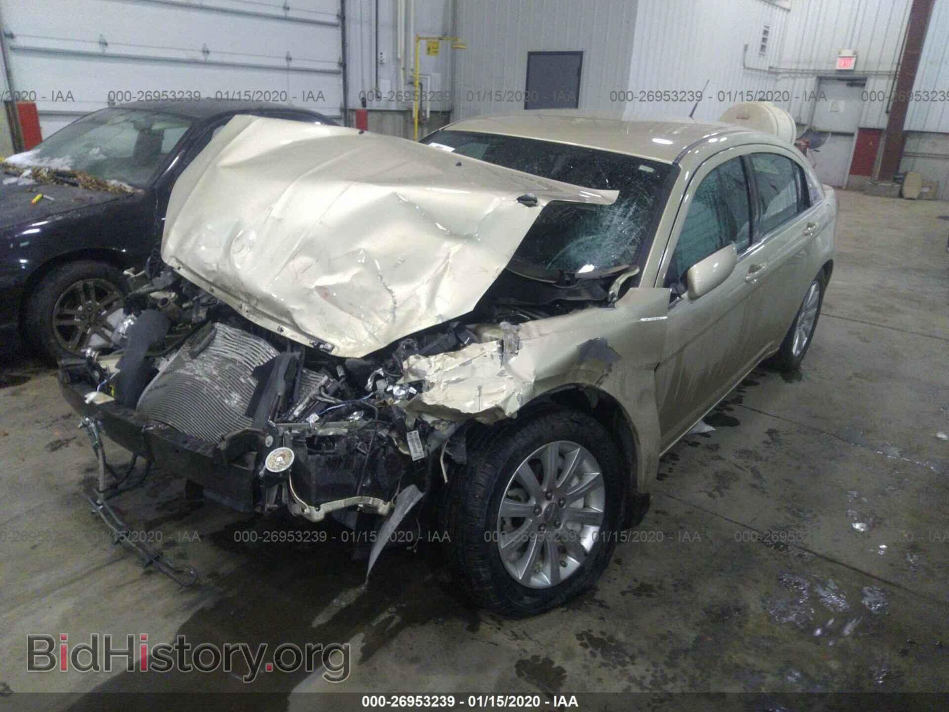 2011 CHRYSLER 200 - VIN: 1C3BC1FB8BN521234 - Photo 2