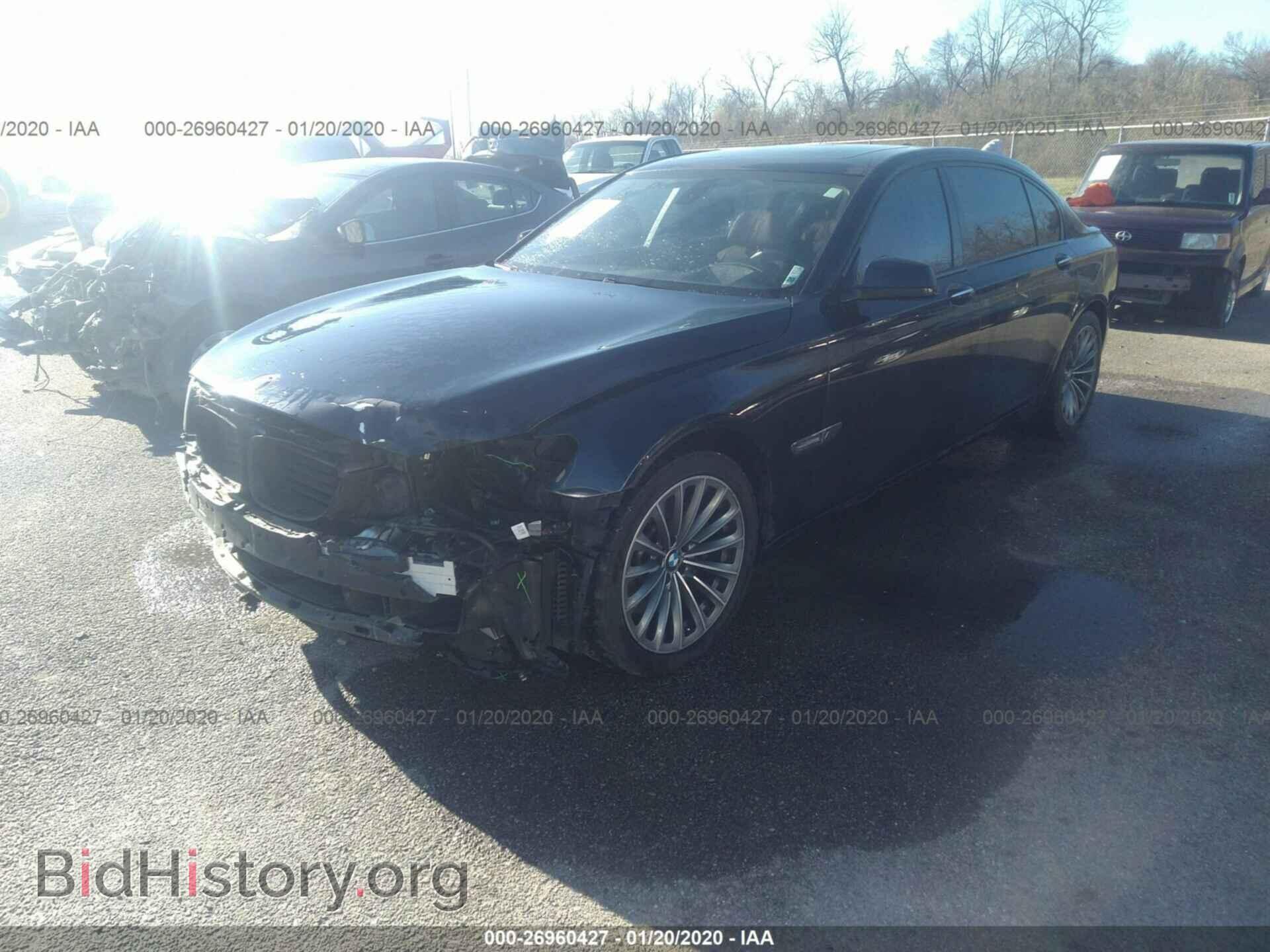2011 BMW 750 - VIN: WBAKB8C58BCY64592 - Фото 2