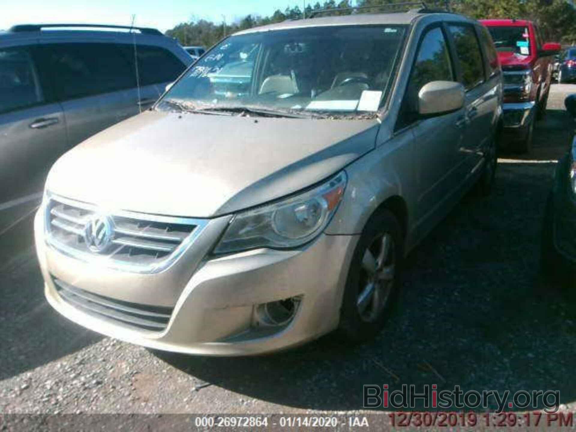 Photo 2V4RW5DG6BR789621 - Volkswagen Routan 2011