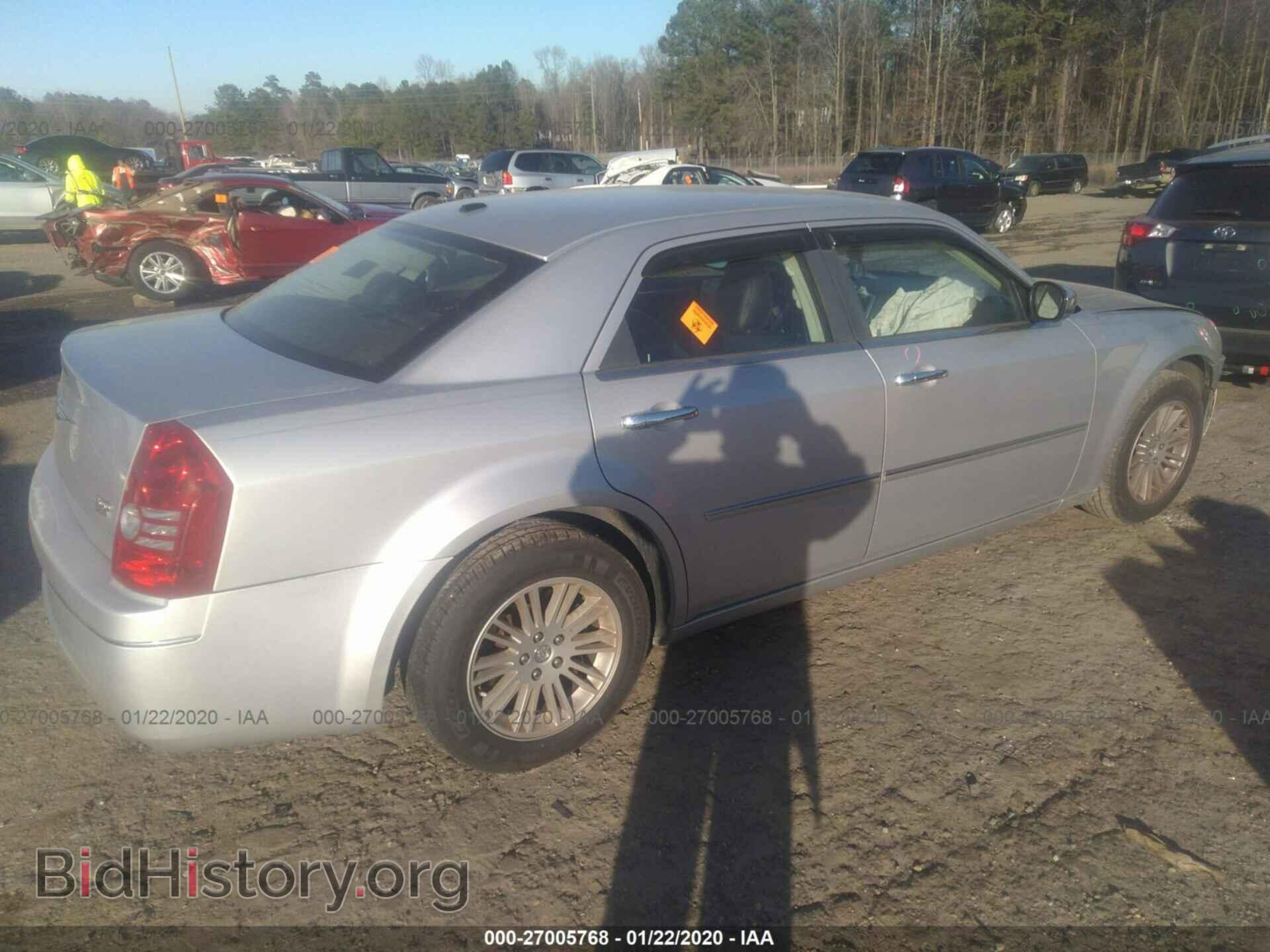 2010 CHRYSLER 300 - VIN: 2C3CA5CV0AH164784 - Фото 4
