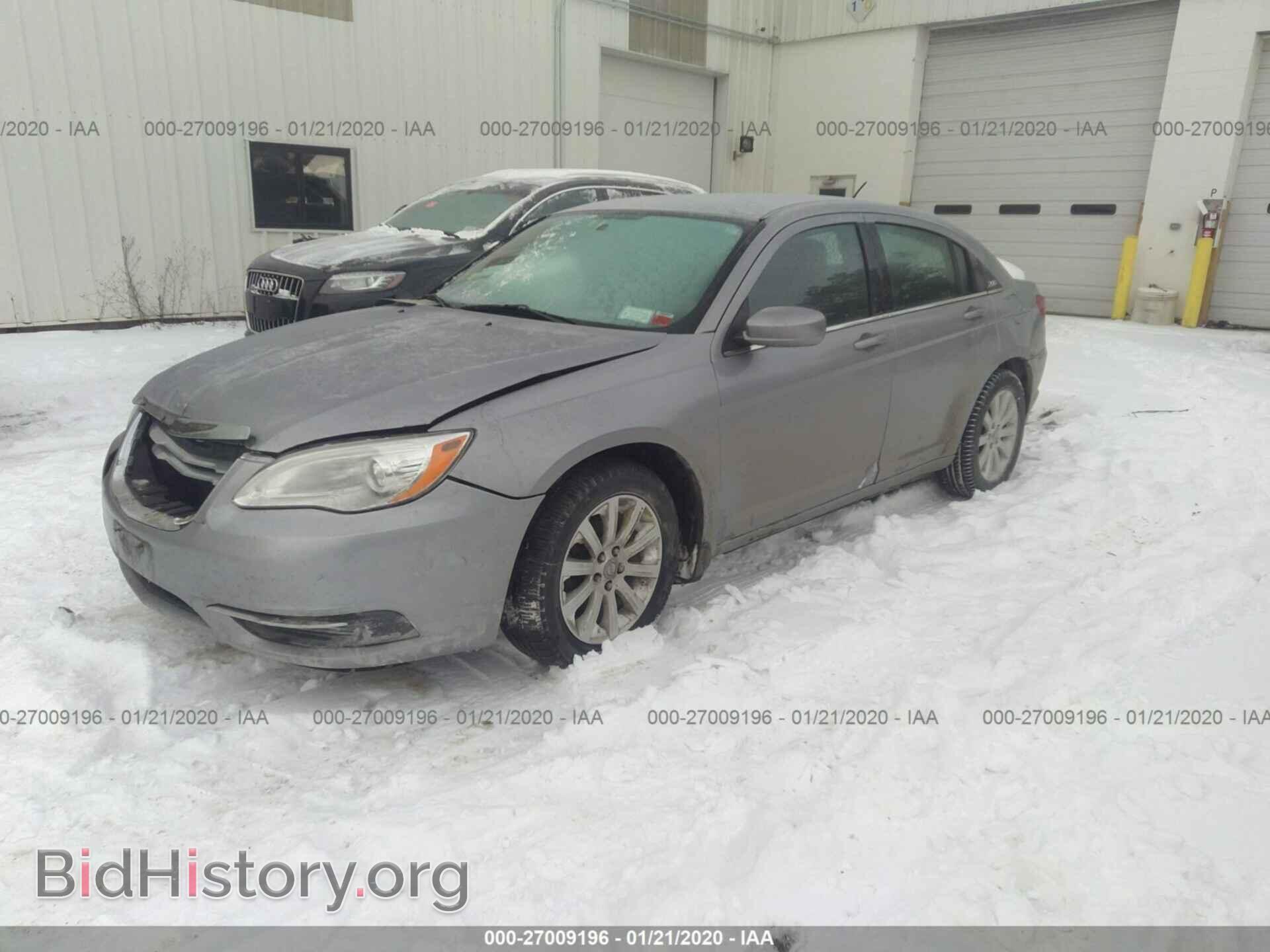 2013 CHRYSLER 200 - VIN: 1C3CCBBGXDN528202 - Фото 2