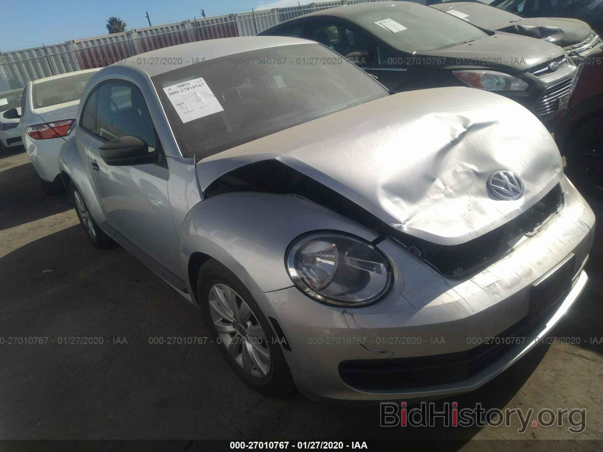 Photo 3VWF17AT6EM637727 - VOLKSWAGEN BEETLE 2014