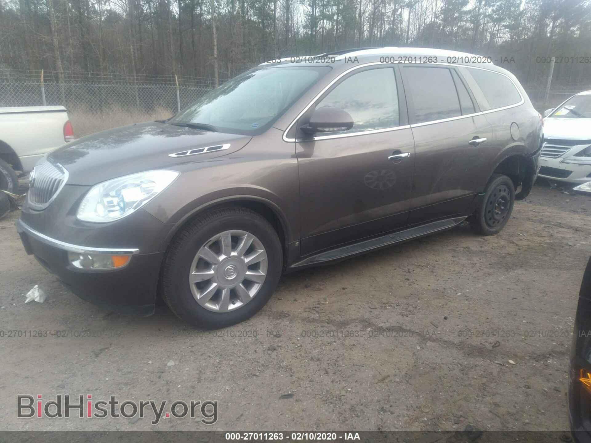 2011 BUICK ENCLAVE - VIN: 5GAKRCED2BJ117279 - Фото 2