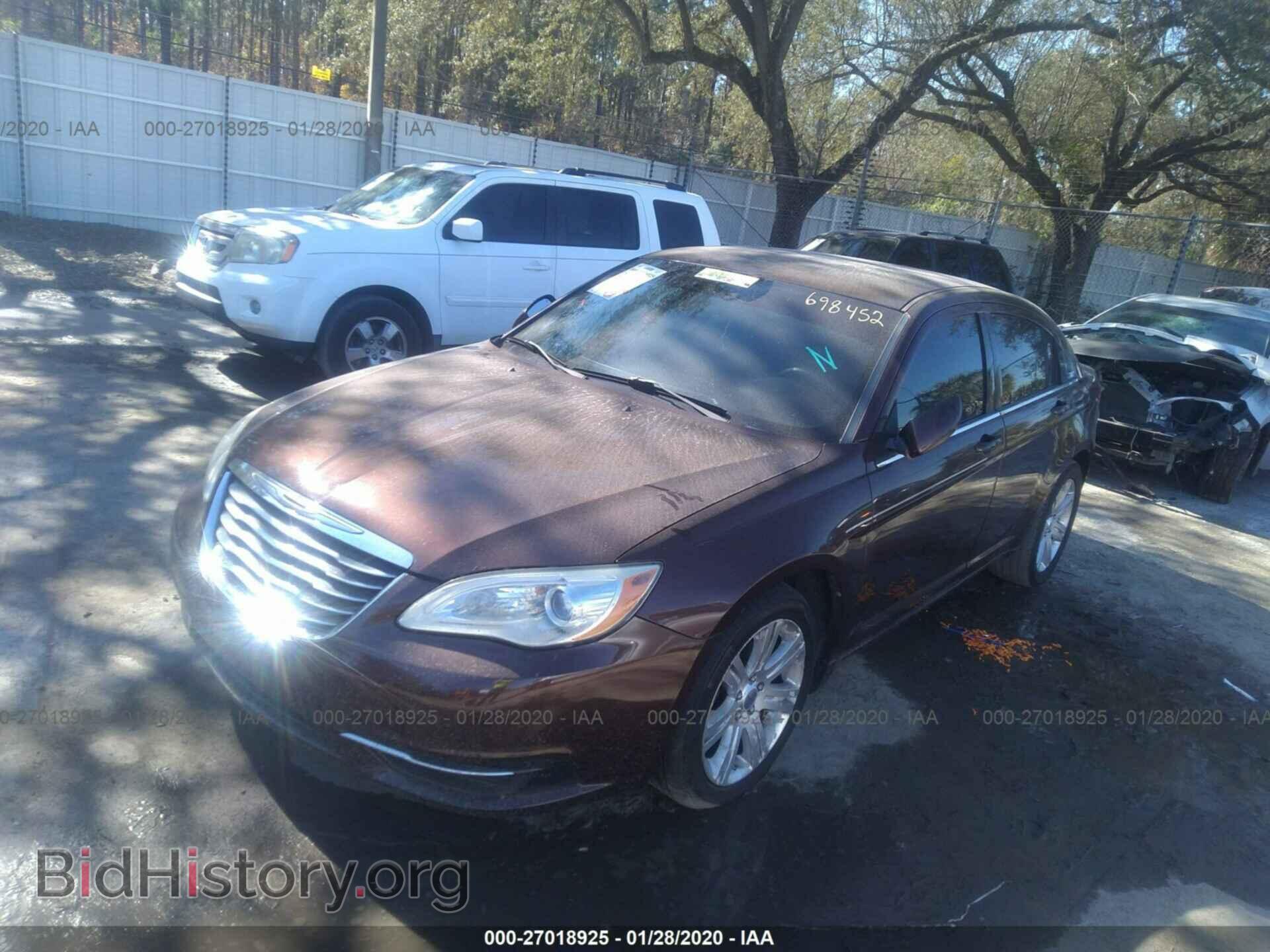 2013 CHRYSLER 200 - VIN: 1C3CCBAB8DN698452 - Фото 2