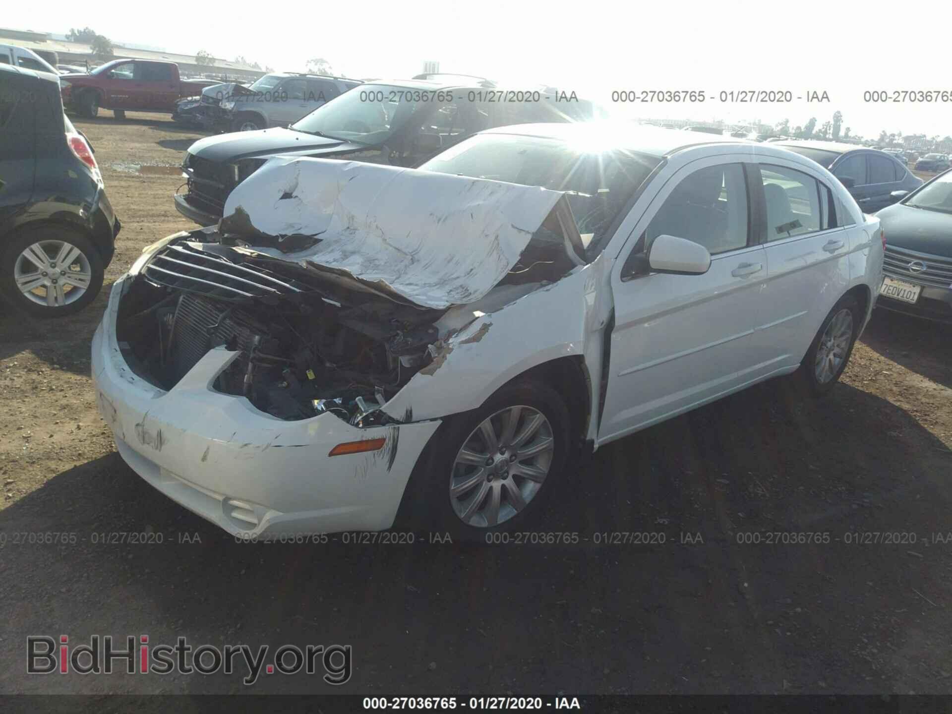 2010 CHRYSLER SEBRING - VIN: 1C3CC5FD1AN190766 - Фото 2