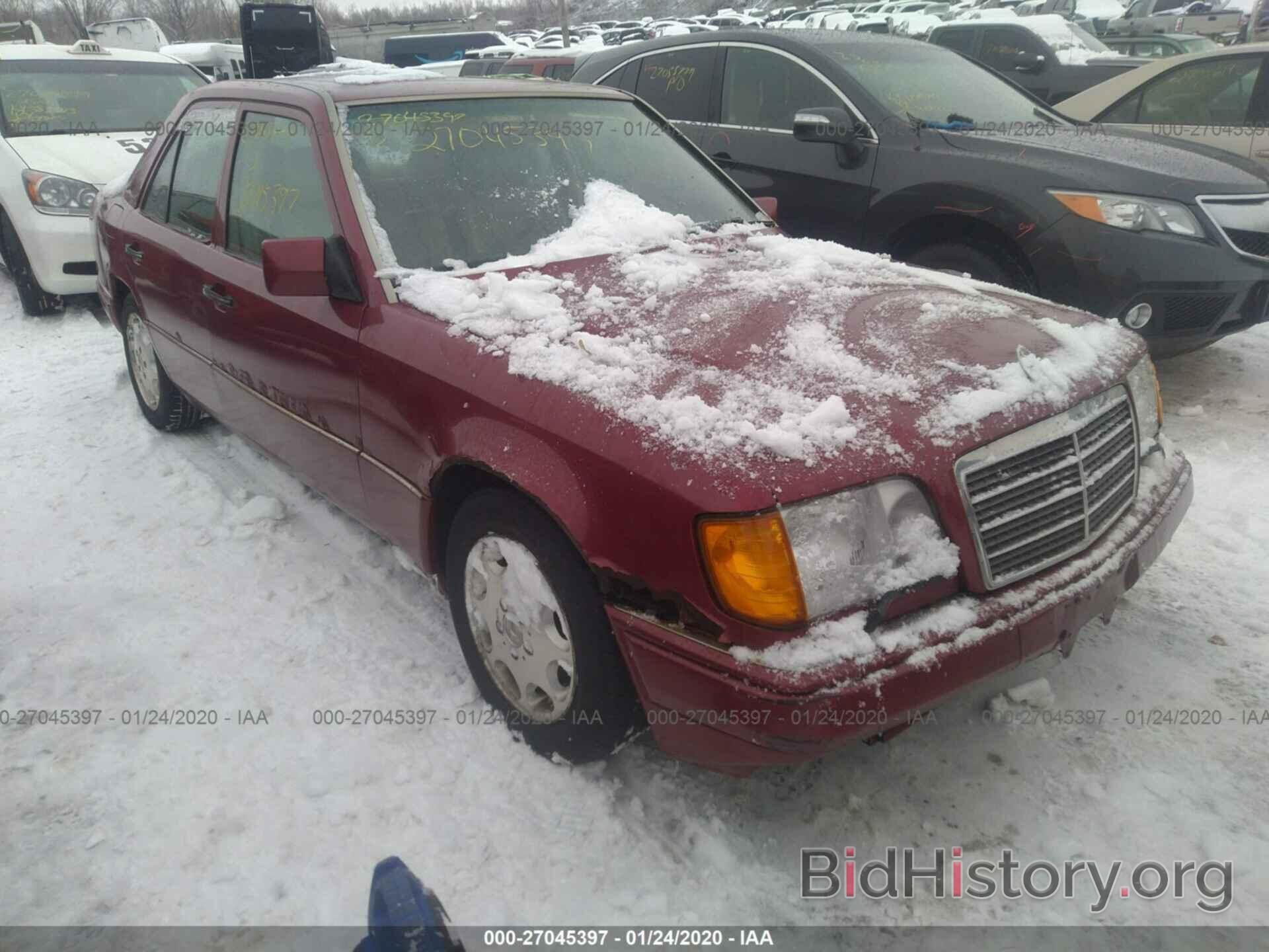 Photo WDBEA32E7SC158137 - MERCEDES-BENZ E 1995