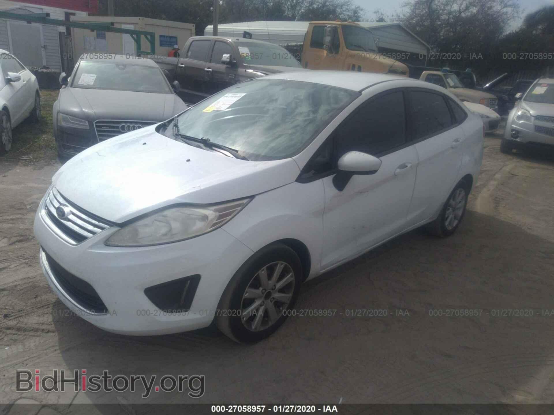 2011 Ford Fiesta - VIN: 3FADP4BJ5BM153523 - Фото 2