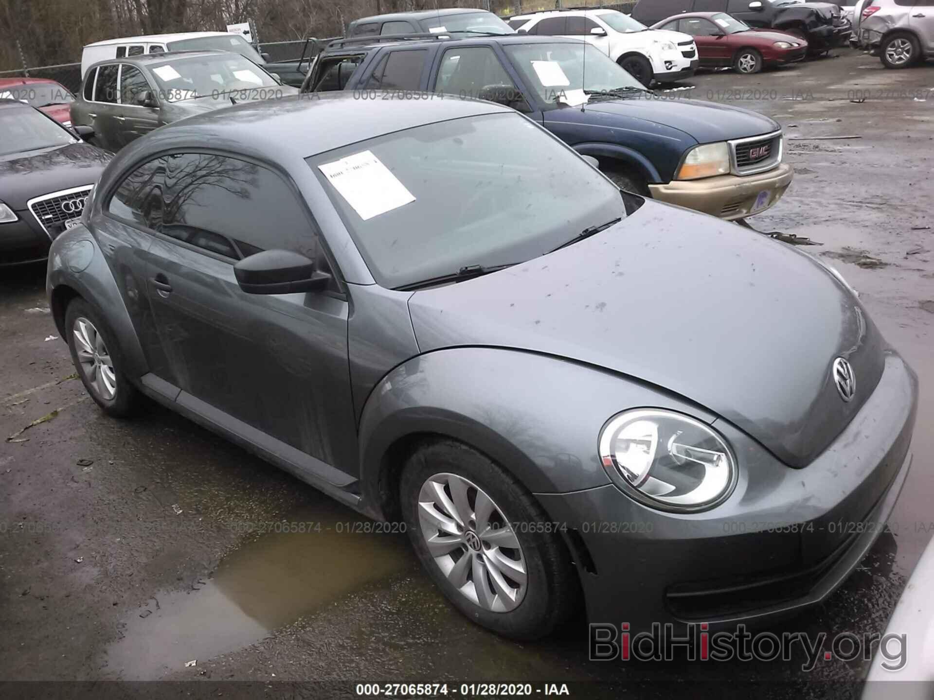 Photo 3VWF17AT8EM654125 - VOLKSWAGEN BEETLE 2014