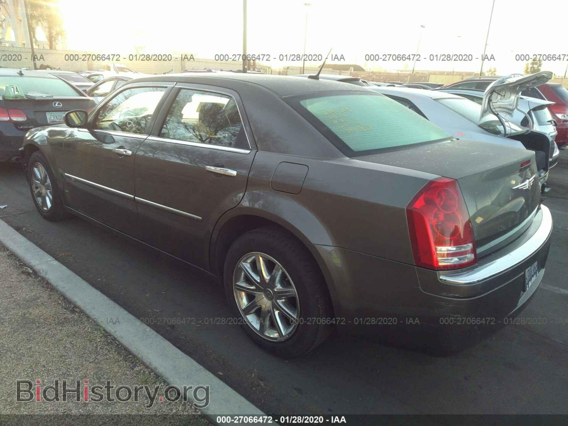 2008 CHRYSLER 300C - VIN: 2C3KA63HX8H201054 - Фото 3